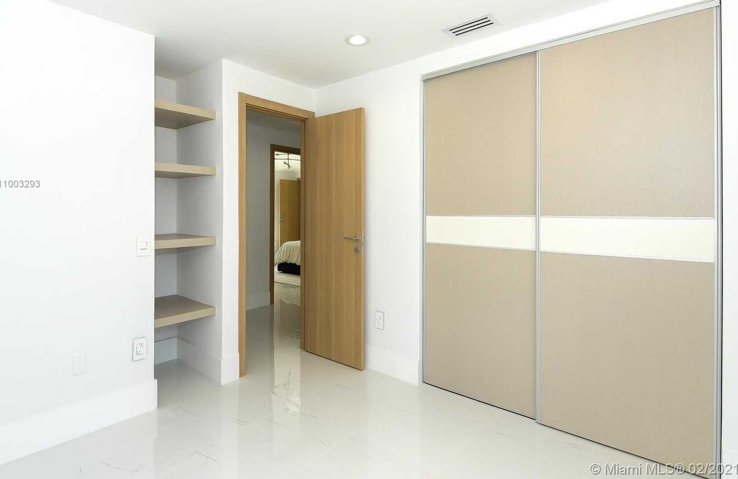 Small Image of 9457 NORTH WEST 54TH DORAL CIR LN, Doral Number 34