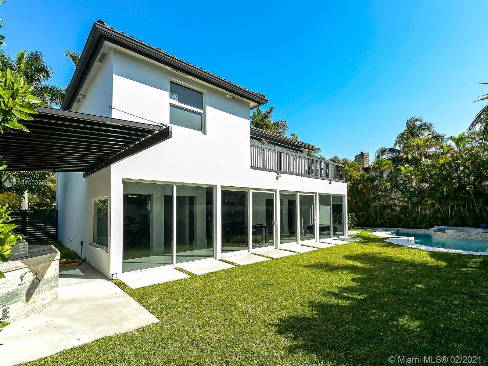 Small Image of 9457 NORTH WEST 54TH DORAL CIR LN, Doral Number 35
