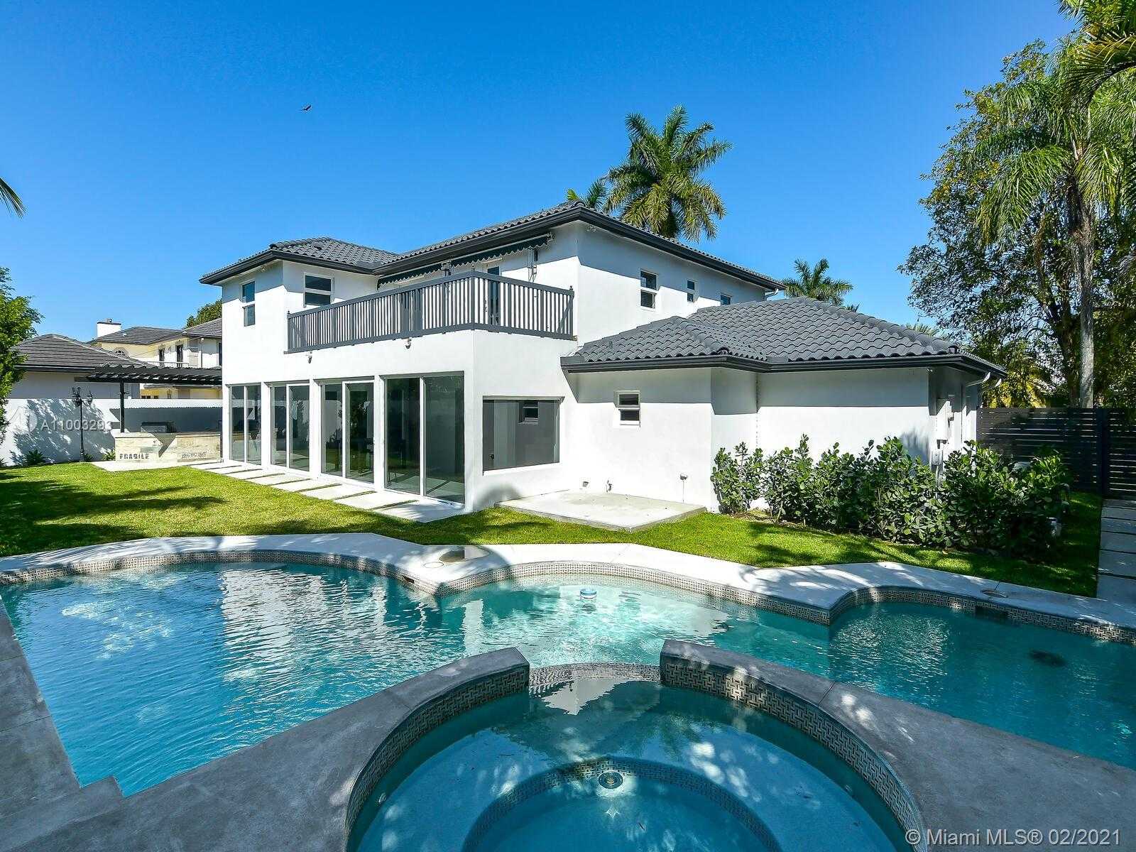 Small Image of 9457 NORTH WEST 54TH DORAL CIR LN, Doral Number 36