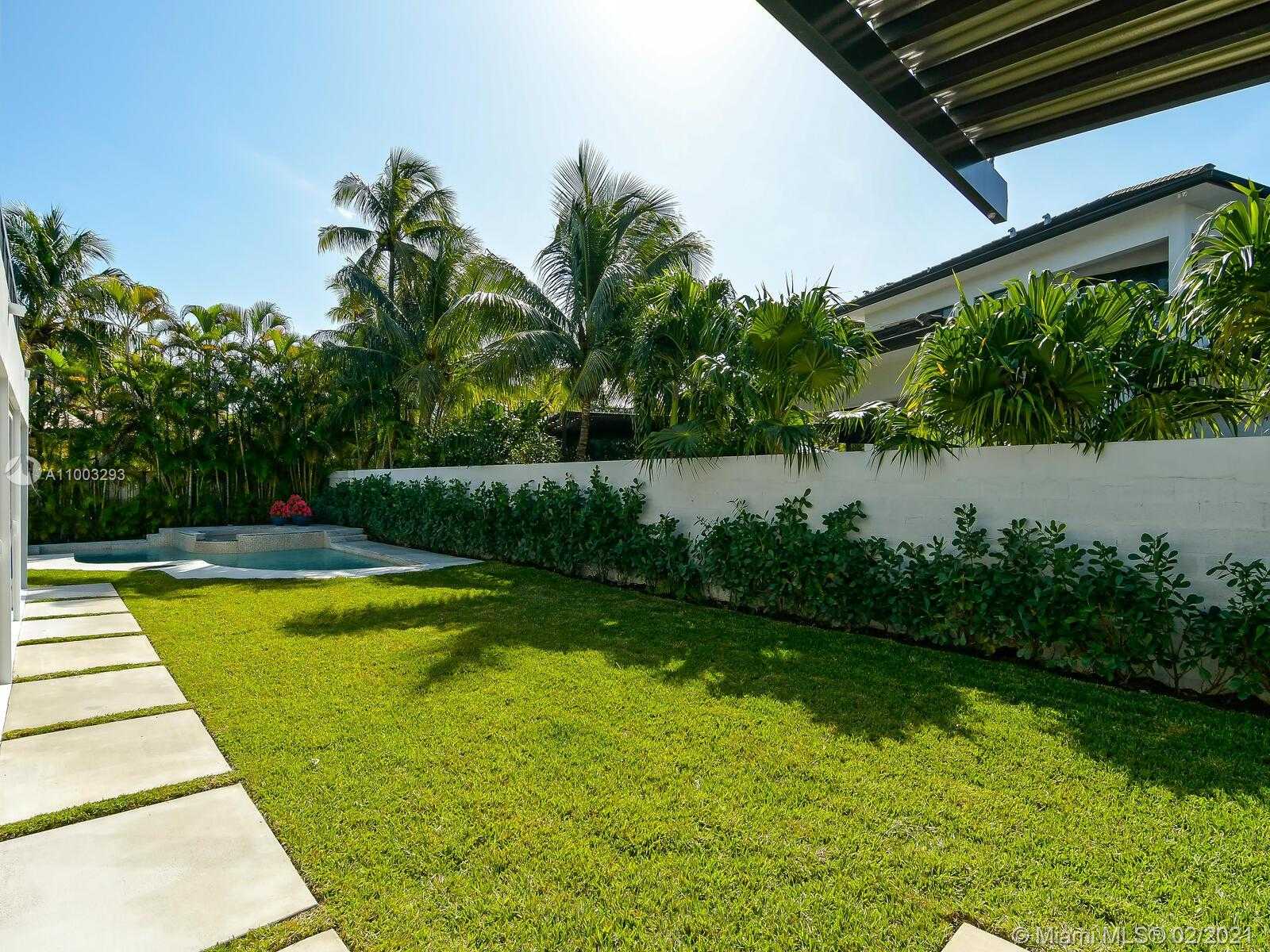 Small Image of 9457 NORTH WEST 54TH DORAL CIR LN, Doral Number 37
