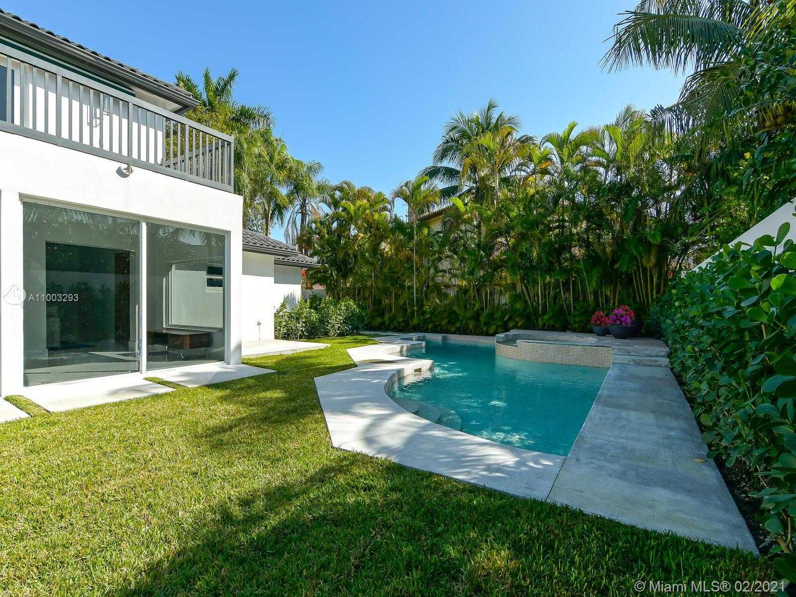 Small Image of 9457 NORTH WEST 54TH DORAL CIR LN, Doral Number 39