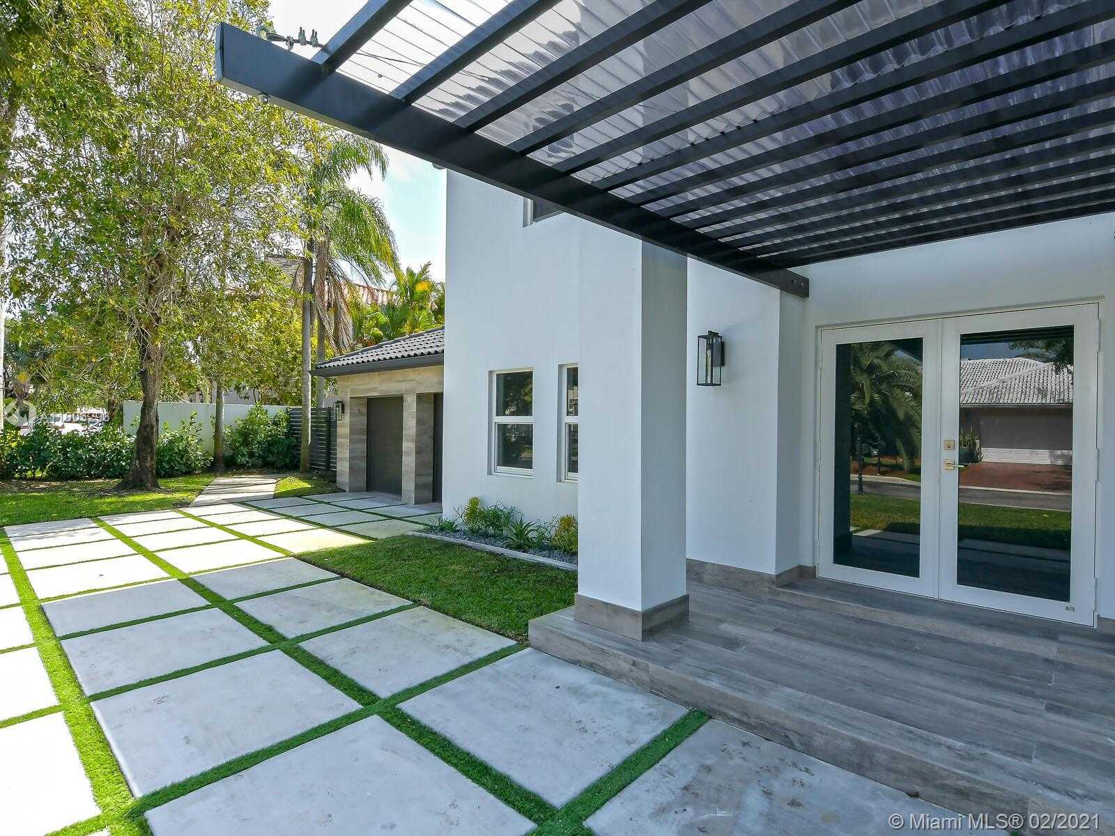 Small Image of 9457 NORTH WEST 54TH DORAL CIR LN, Doral Number 4