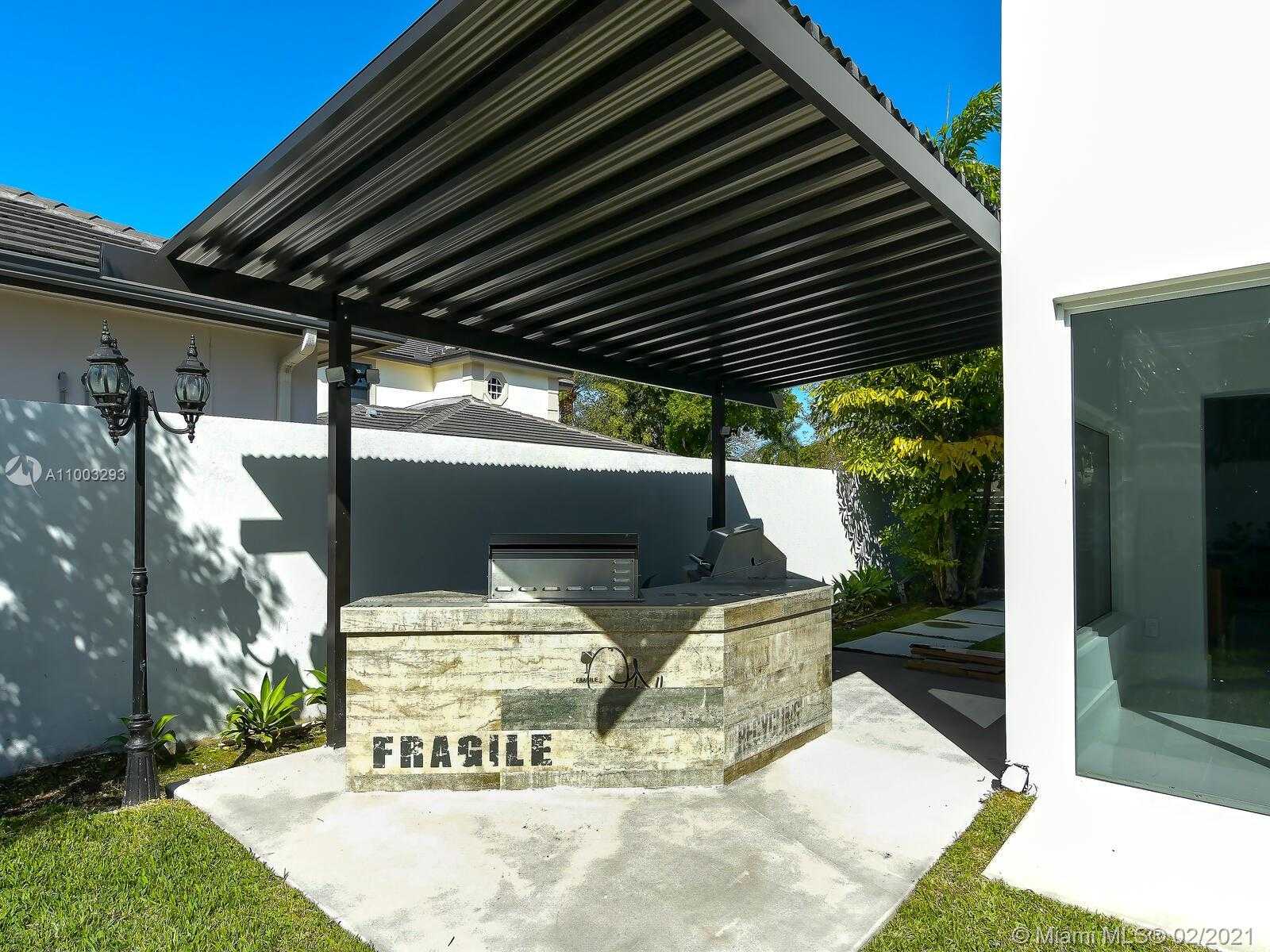 Small Image of 9457 NORTH WEST 54TH DORAL CIR LN, Doral Number 40