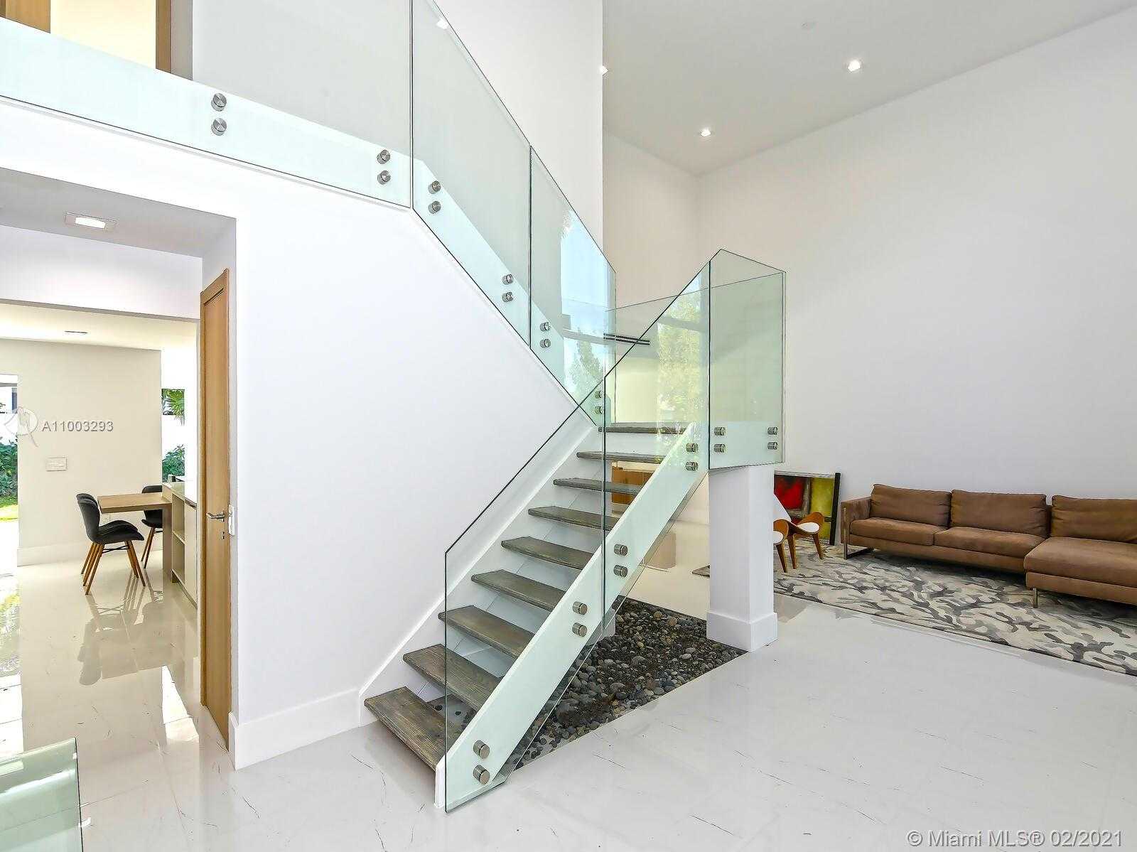 Small Image of 9457 NORTH WEST 54TH DORAL CIR LN, Doral Number 5