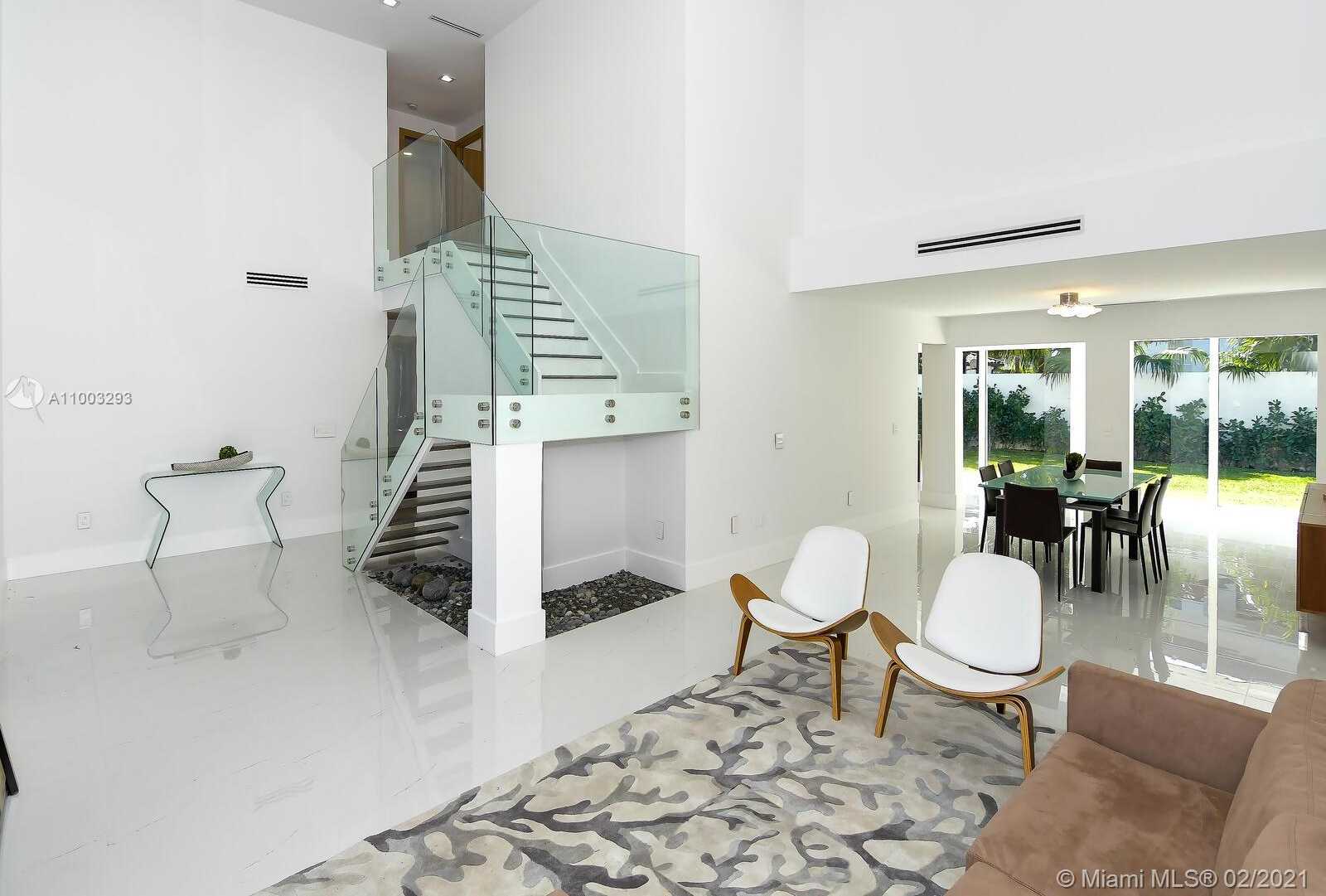 Small Image of 9457 NORTH WEST 54TH DORAL CIR LN, Doral Number 6