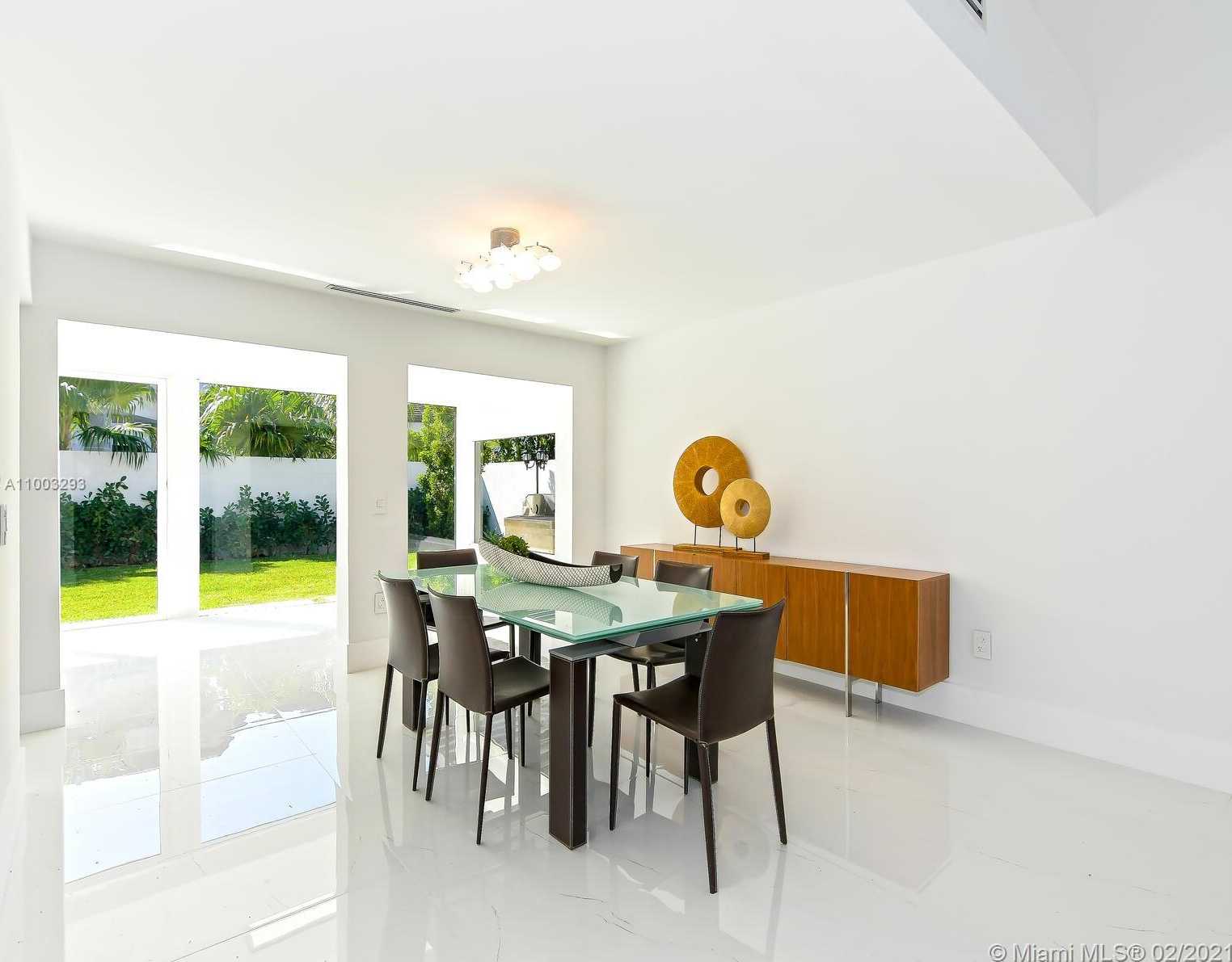 Small Image of 9457 NORTH WEST 54TH DORAL CIR LN, Doral Number 8