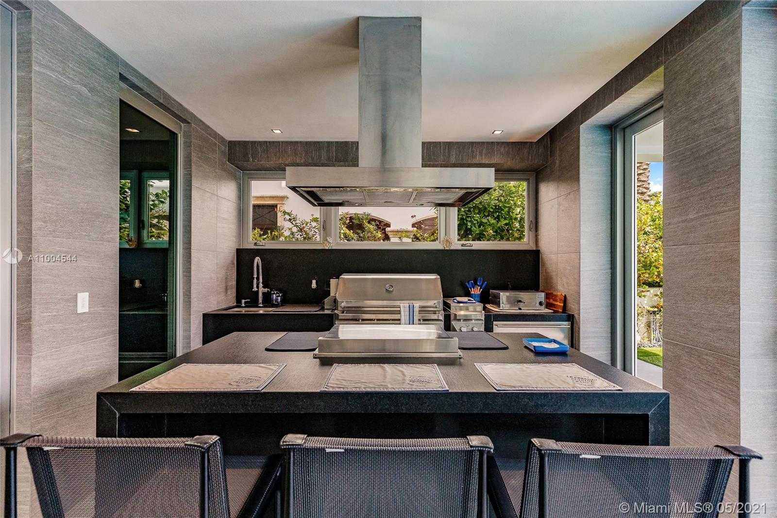 Small Image of 7717 ATLANTIC WAY, Miami Beach Number 12