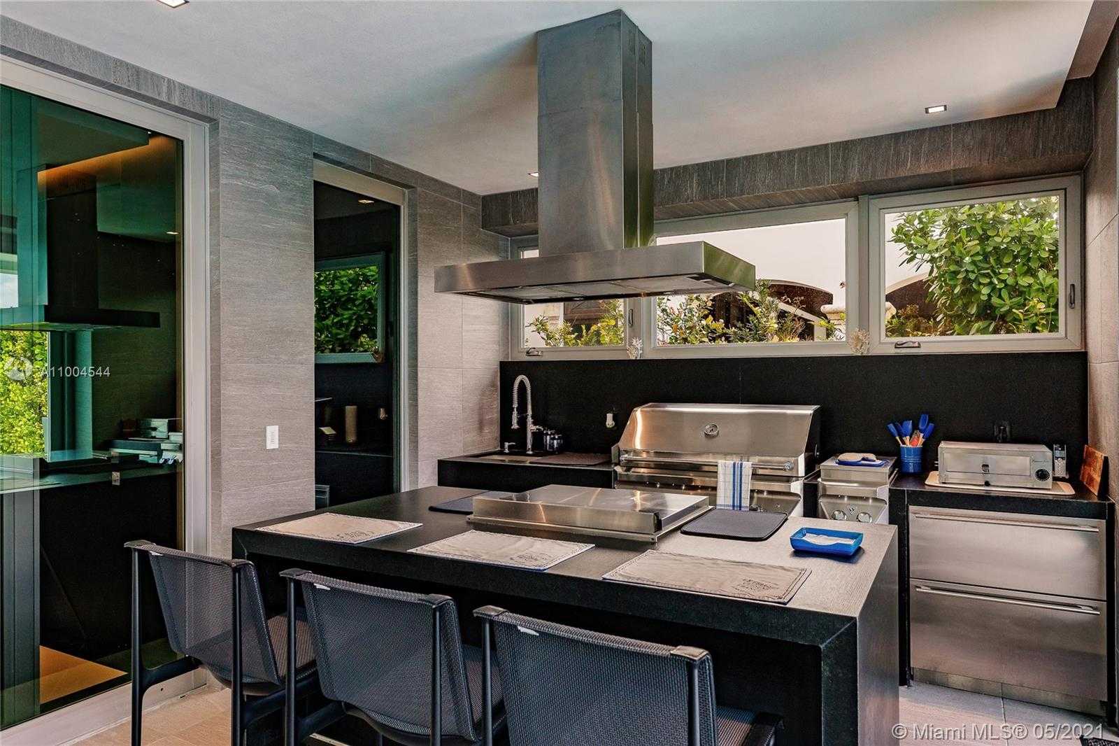 Small Image of 7717 ATLANTIC WAY, Miami Beach Number 13
