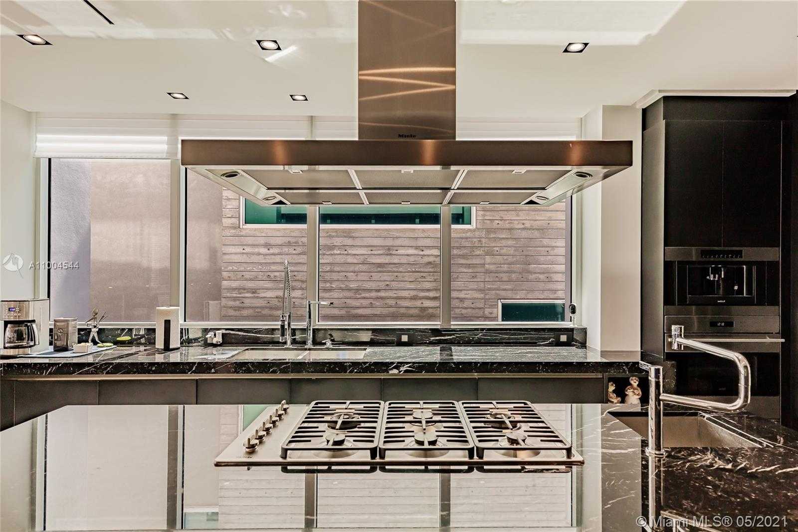 Small Image of 7717 ATLANTIC WAY, Miami Beach Number 25