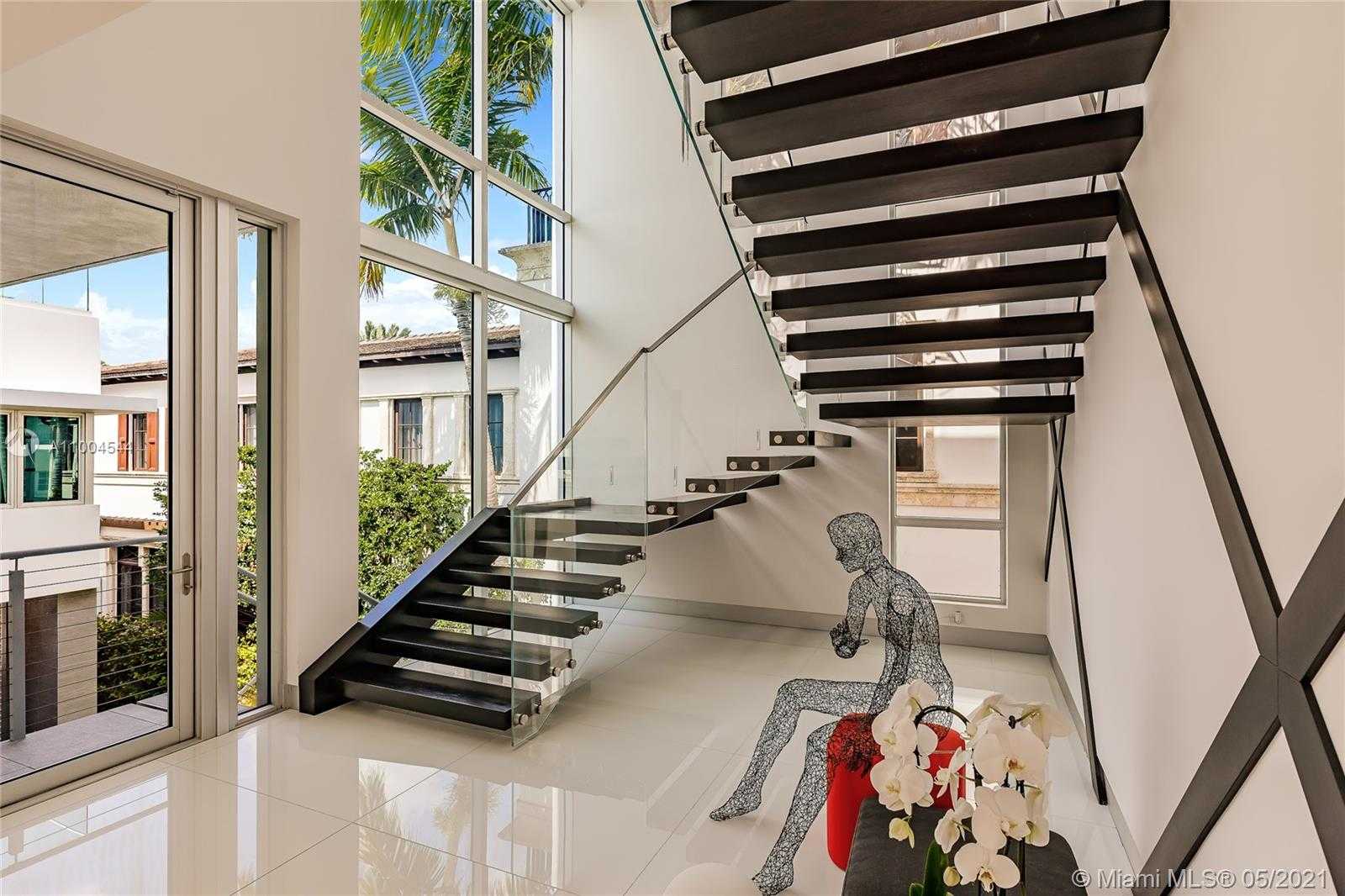 Small Image of 7717 ATLANTIC WAY, Miami Beach Number 33
