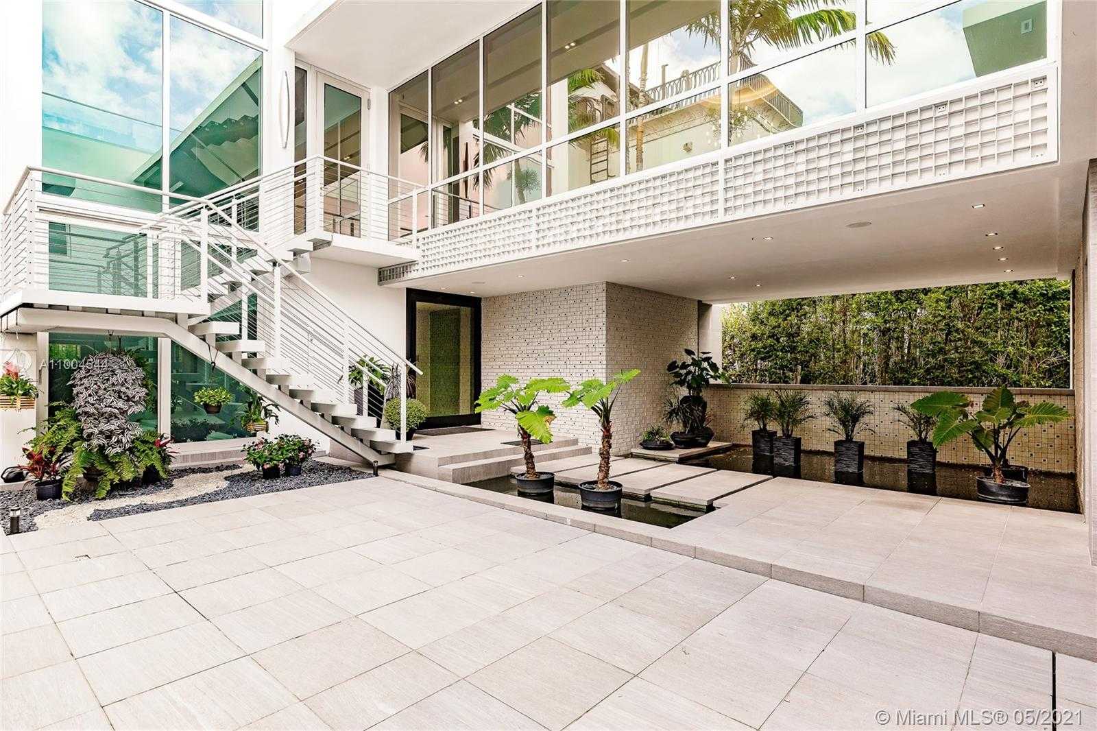 Small Image of 7717 ATLANTIC WAY, Miami Beach Number 4