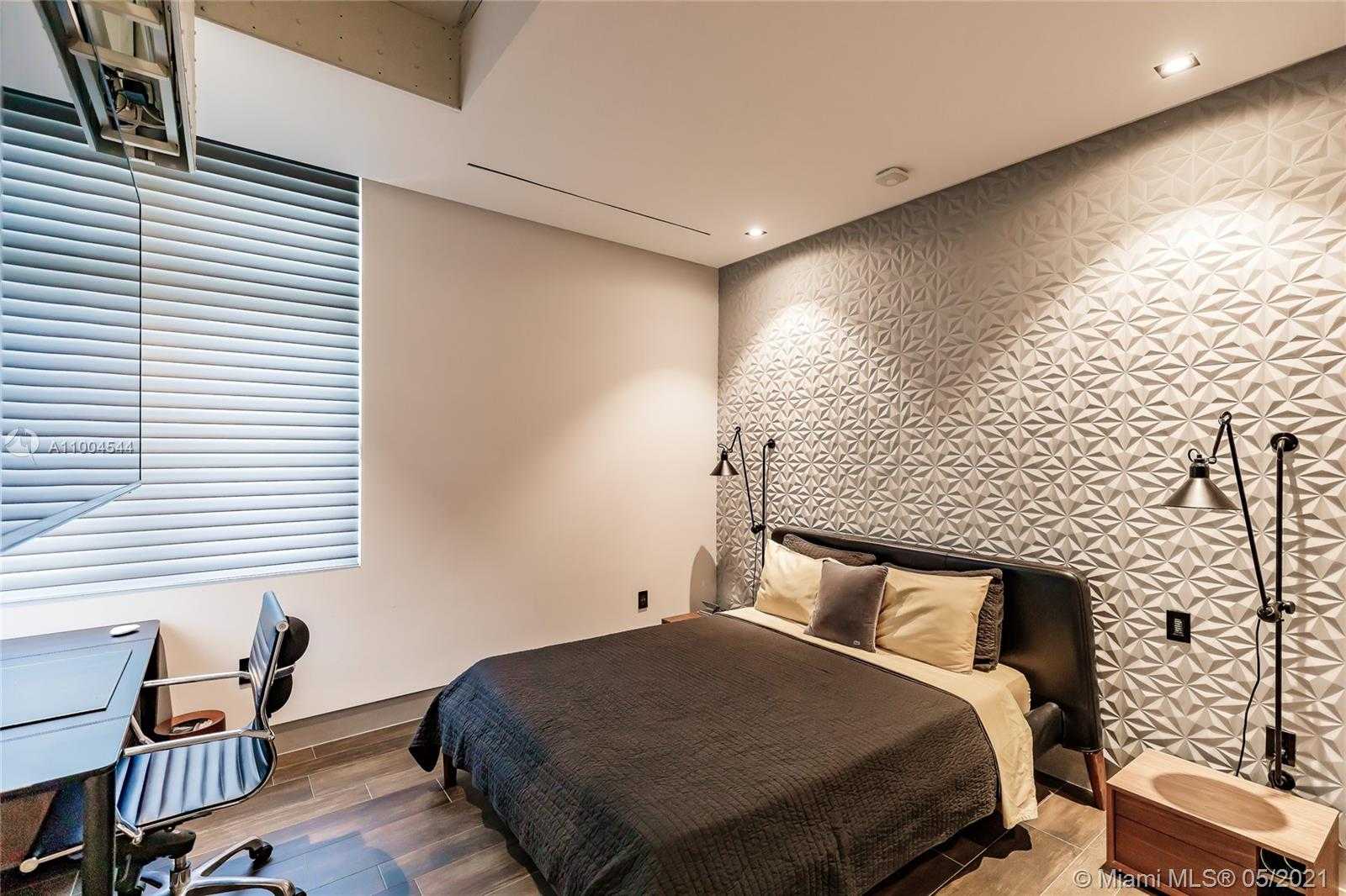 Small Image of 7717 ATLANTIC WAY, Miami Beach Number 41