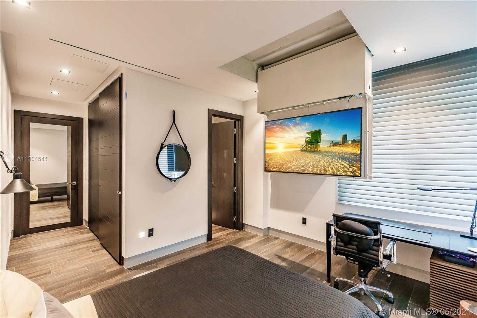Small Image of 7717 ATLANTIC WAY, Miami Beach Number 43