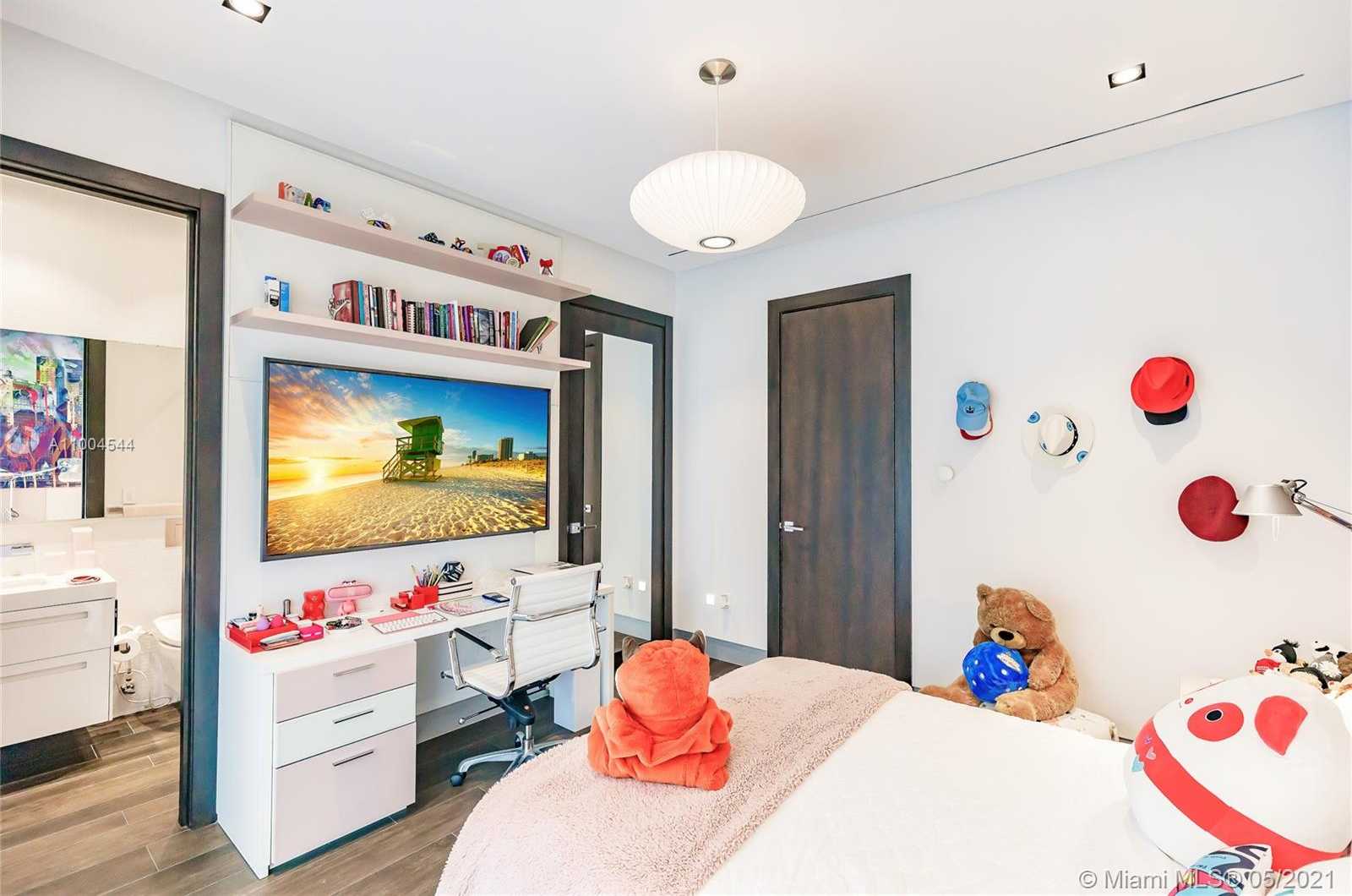 Small Image of 7717 ATLANTIC WAY, Miami Beach Number 44