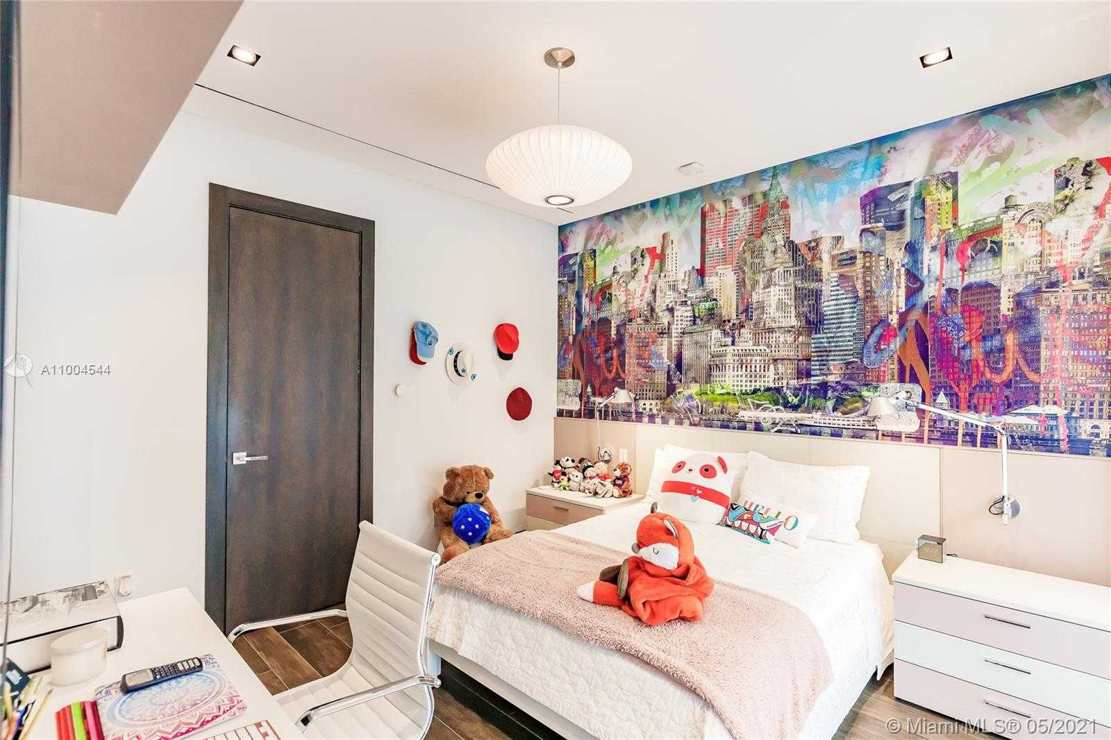 Small Image of 7717 ATLANTIC WAY, Miami Beach Number 45