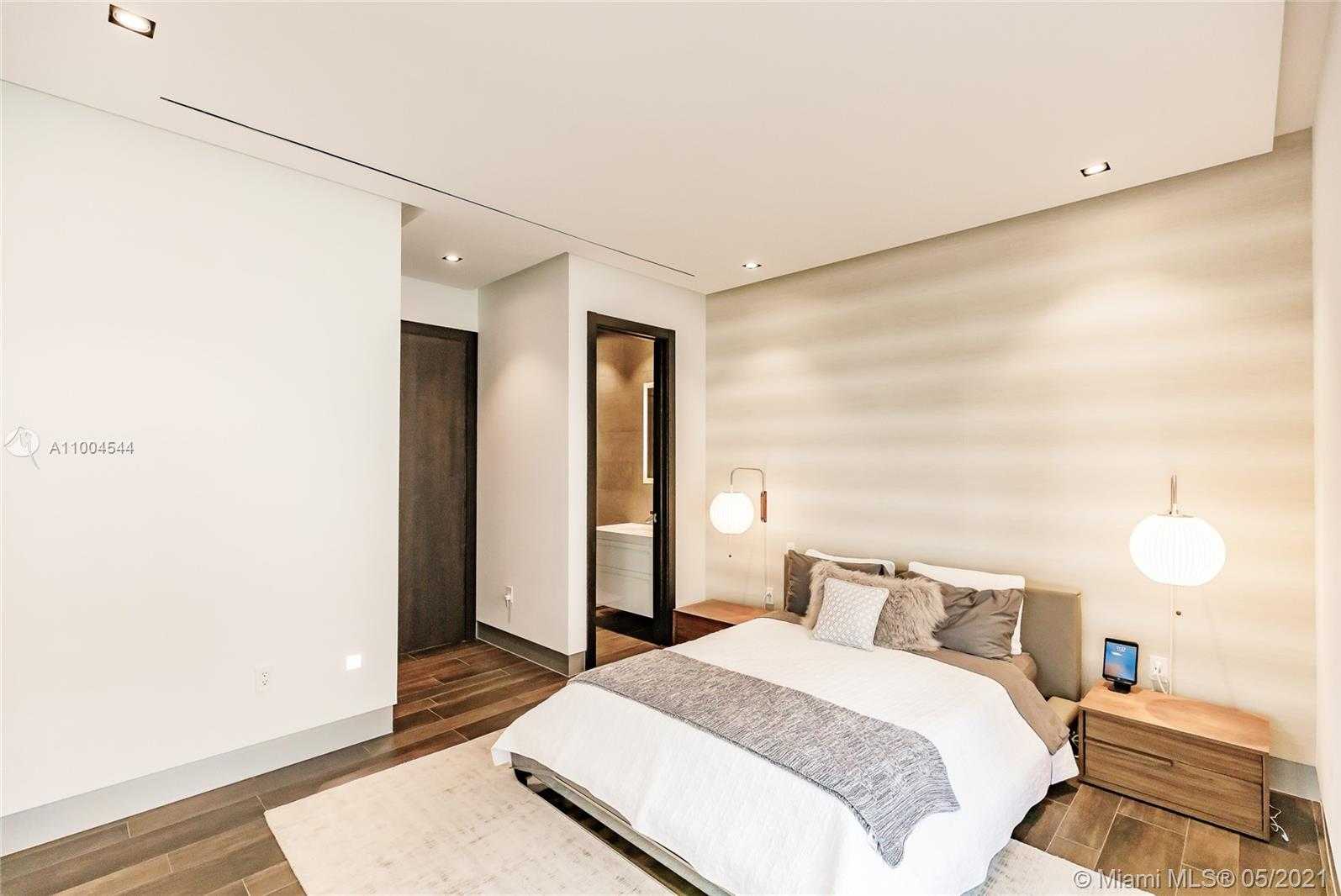 Small Image of 7717 ATLANTIC WAY, Miami Beach Number 54