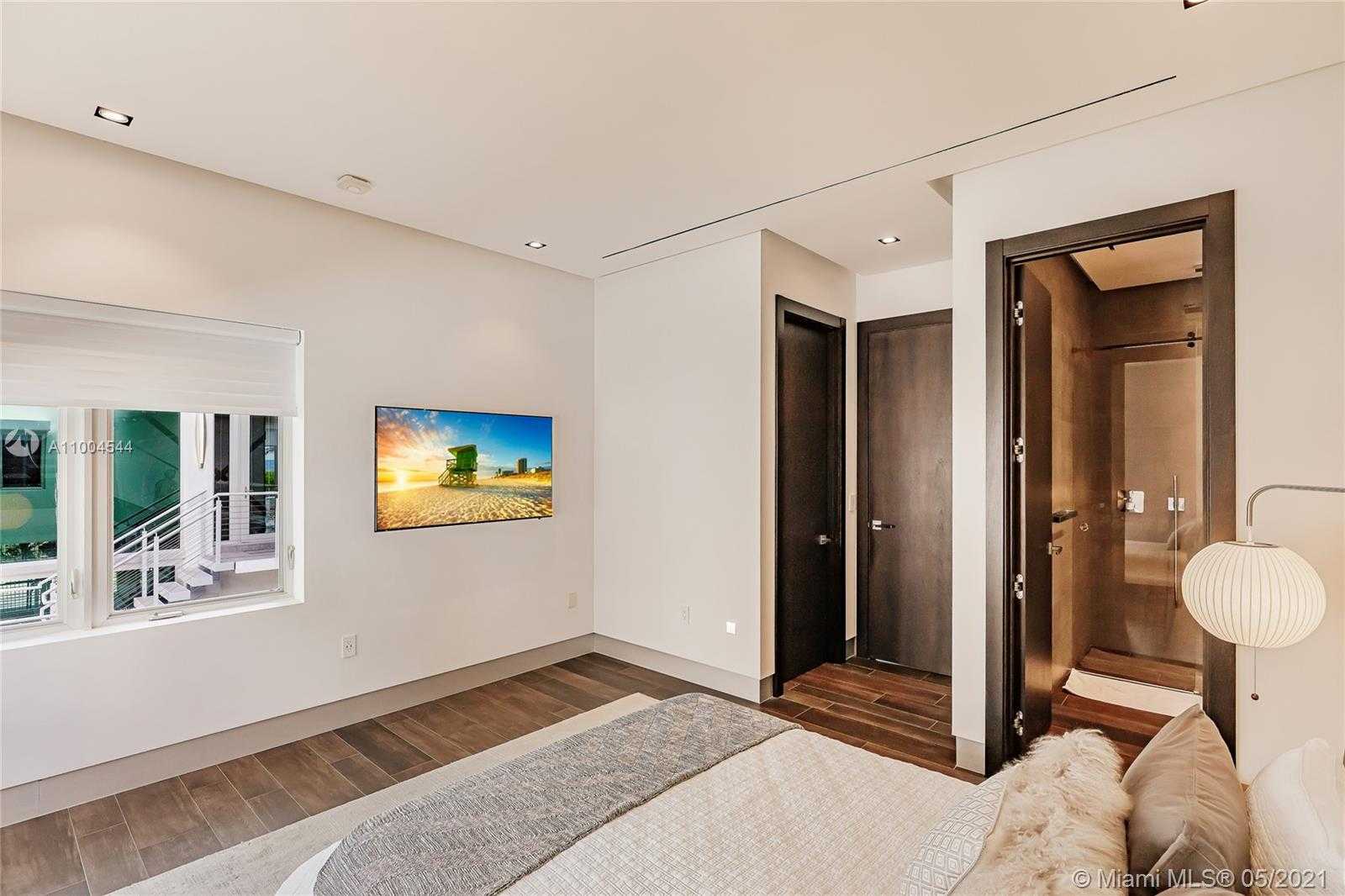 Small Image of 7717 ATLANTIC WAY, Miami Beach Number 55