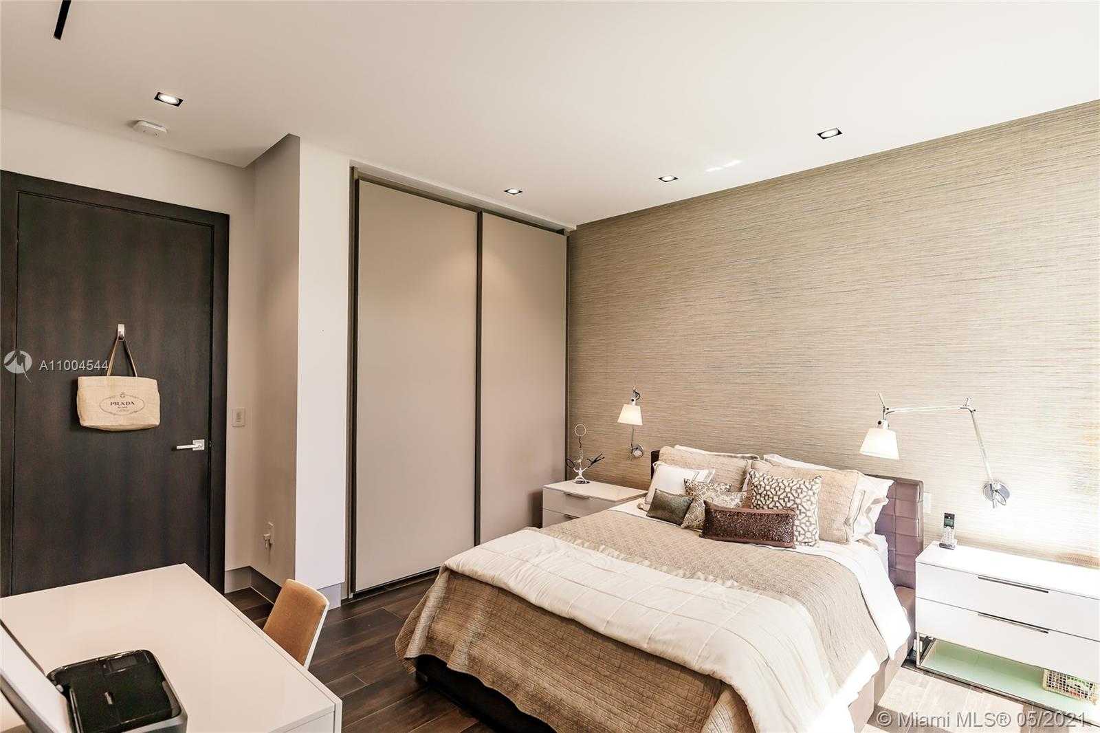 Small Image of 7717 ATLANTIC WAY, Miami Beach Number 57