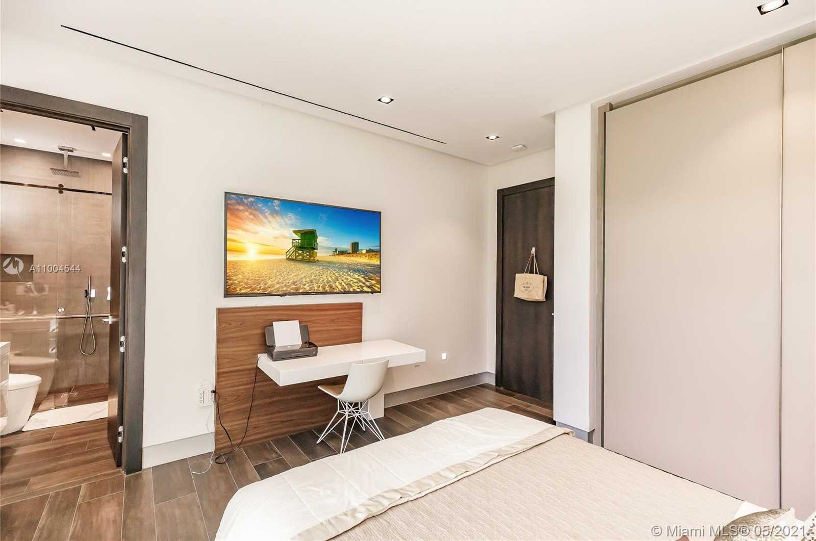 Small Image of 7717 ATLANTIC WAY, Miami Beach Number 58