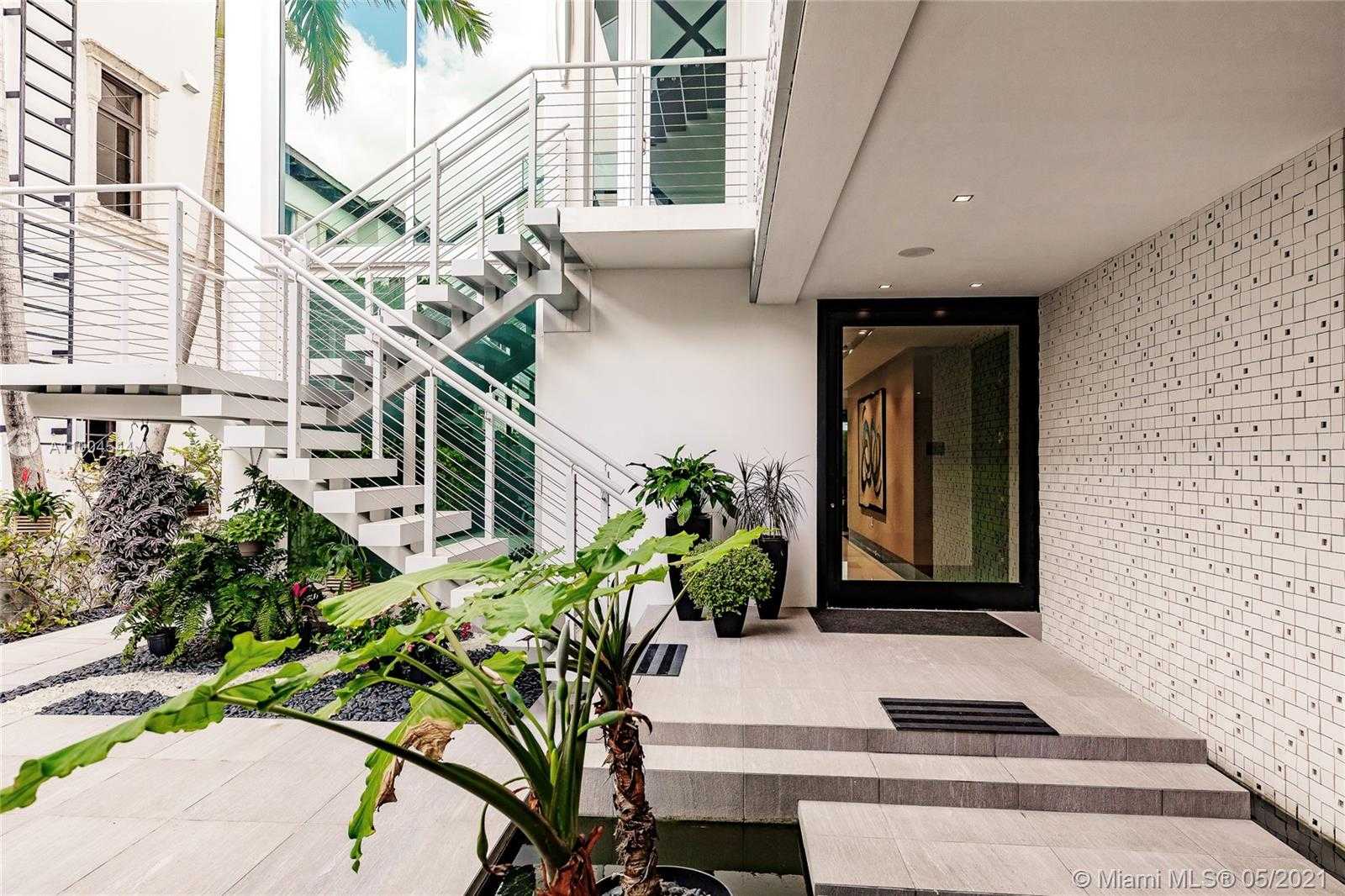 Small Image of 7717 ATLANTIC WAY, Miami Beach Number 6