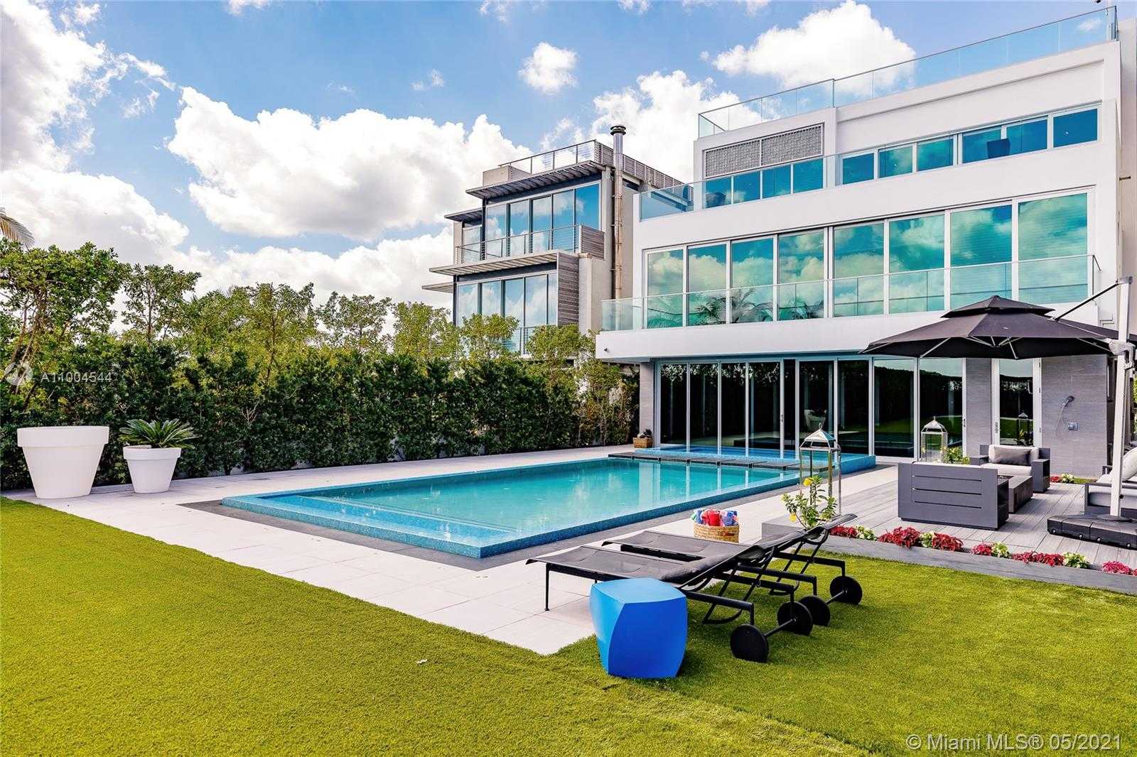 Small Image of 7717 ATLANTIC WAY, Miami Beach Number 64