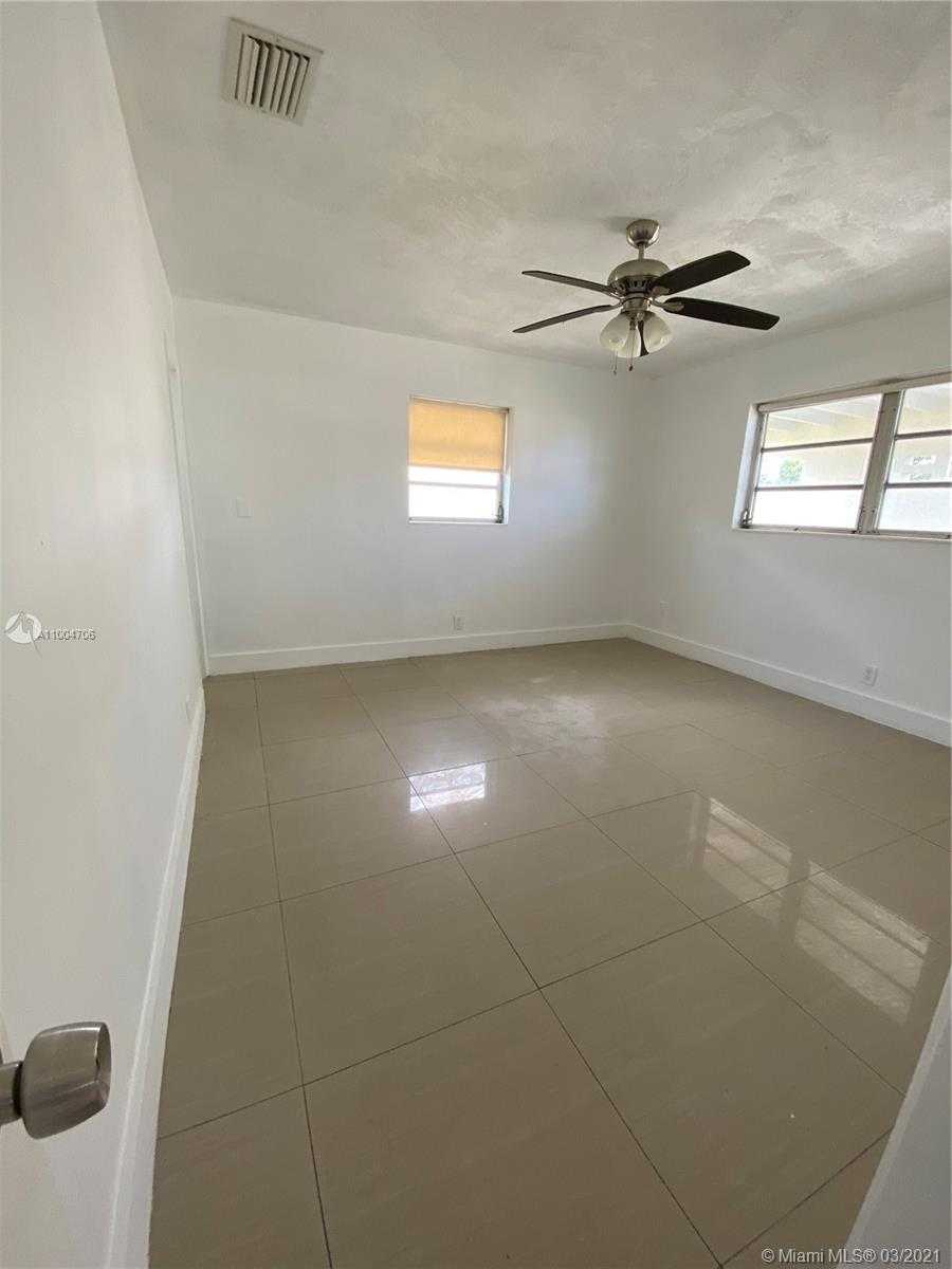 Small Image of 6960 SOUTH WEST 8TH ST, Pembroke Pines Number 11