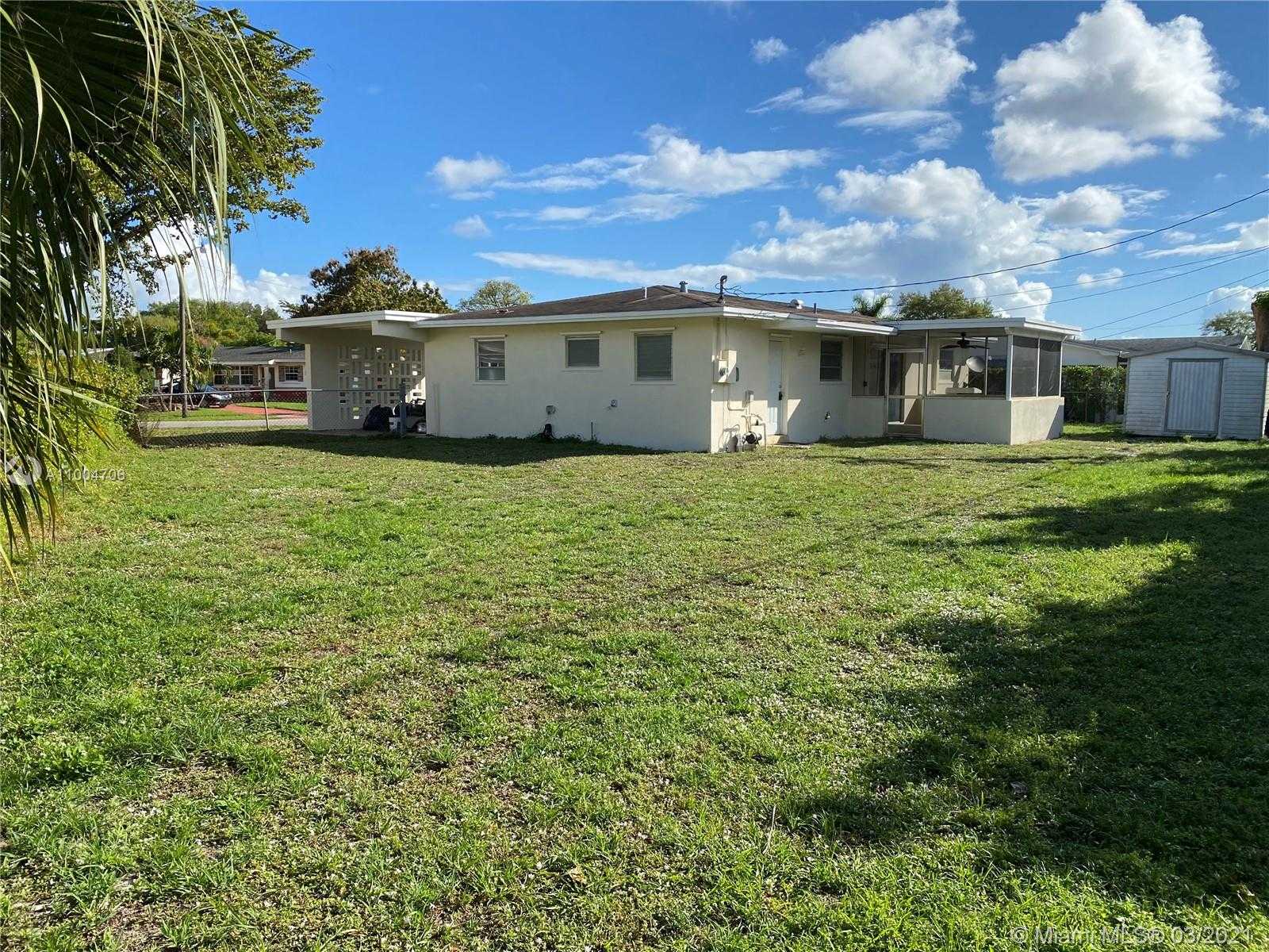 Small Image of 6960 SOUTH WEST 8TH ST, Pembroke Pines Number 4
