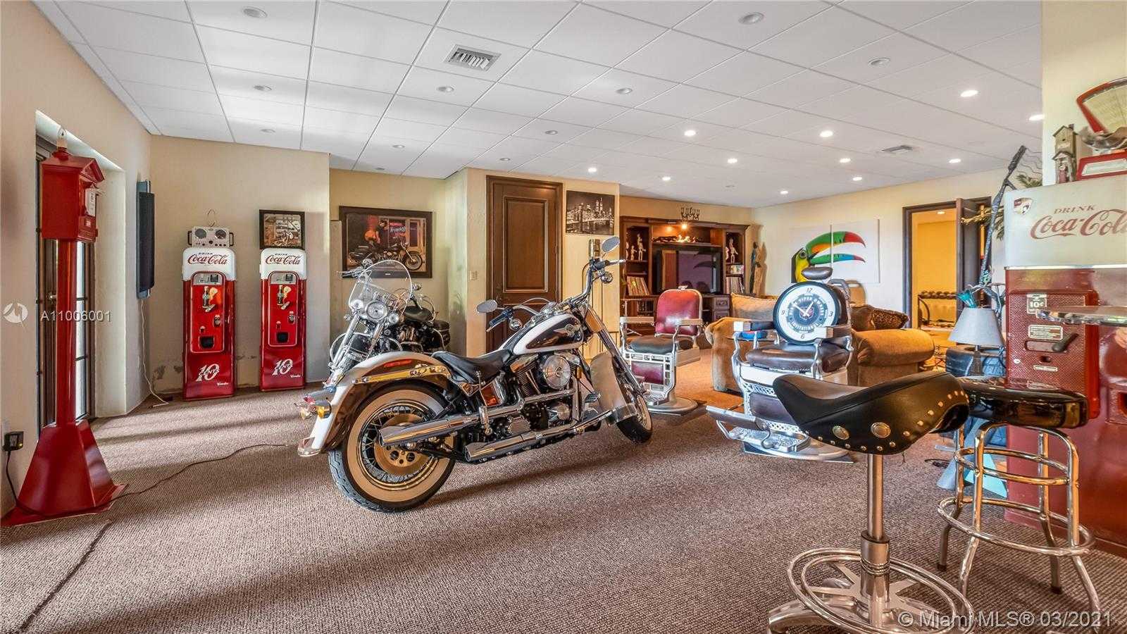 Small Image of 3503 MAIN LODGE DR, Miami Number 25
