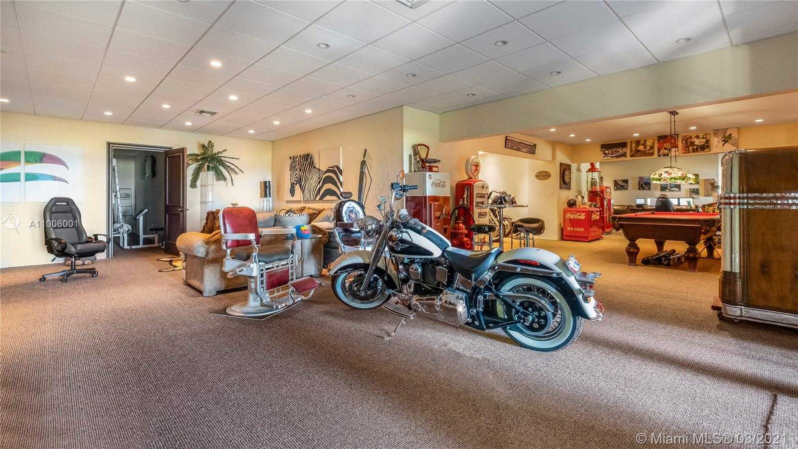 Small Image of 3503 MAIN LODGE DR, Miami Number 27