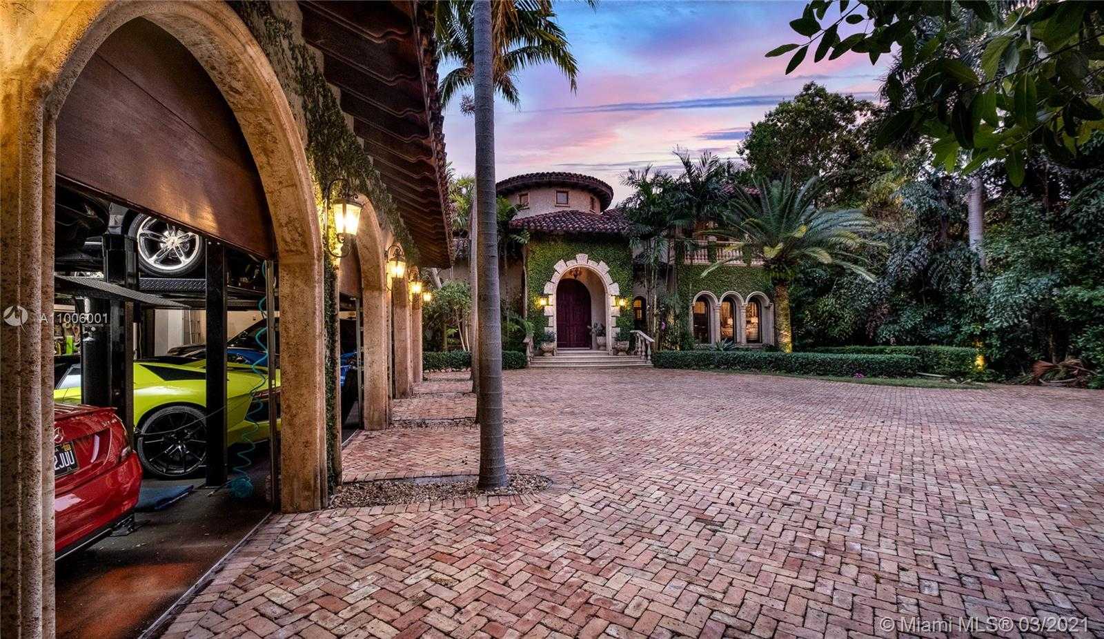 Small Image of 3503 MAIN LODGE DR, Miami Number 4