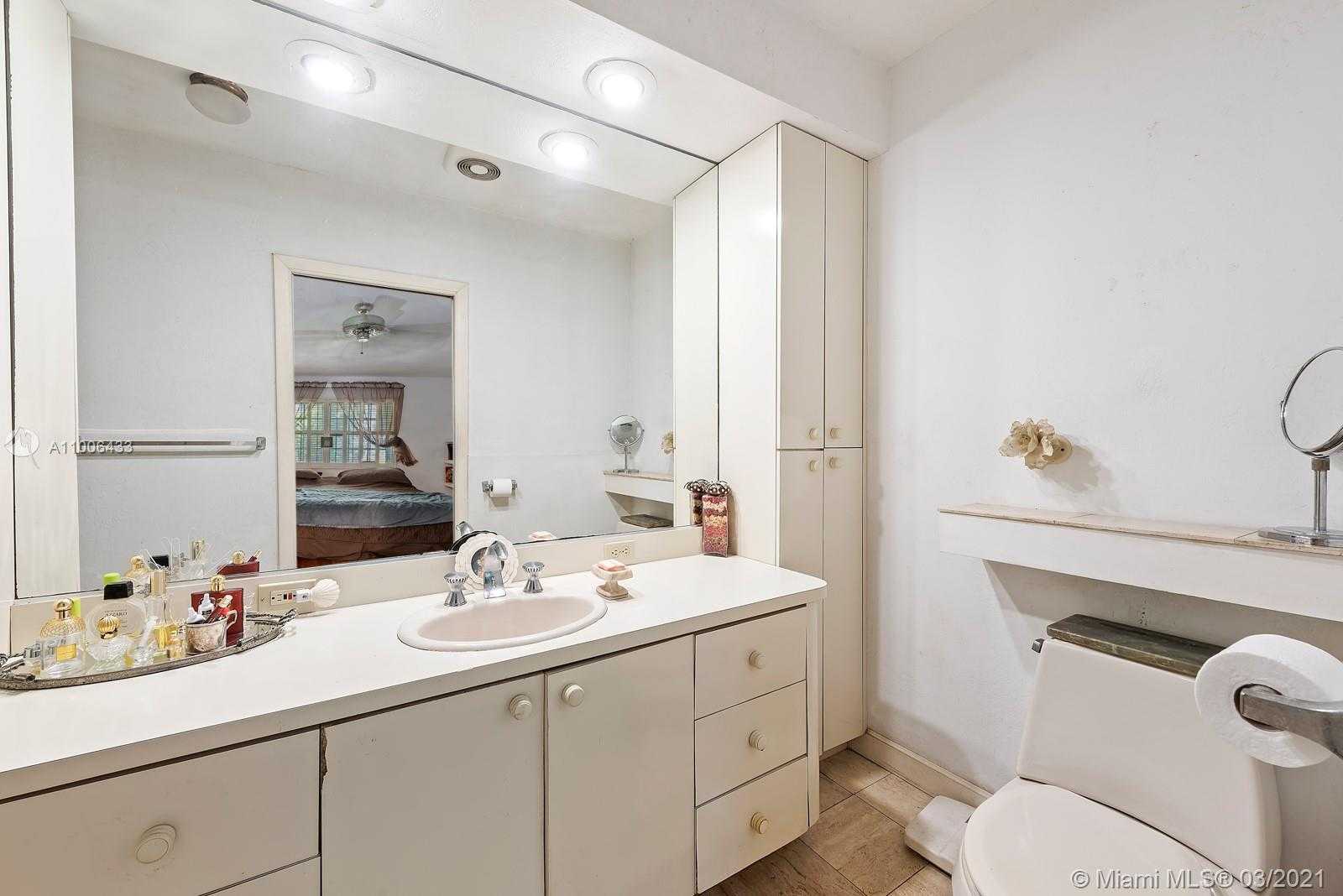 Small Image of 230 BUTTONWOOD DR, Key Biscayne Number 15