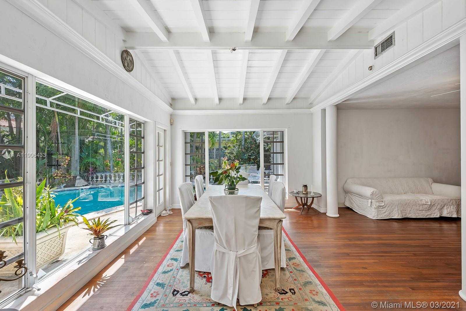 Small Image of 230 BUTTONWOOD DR, Key Biscayne Number 3
