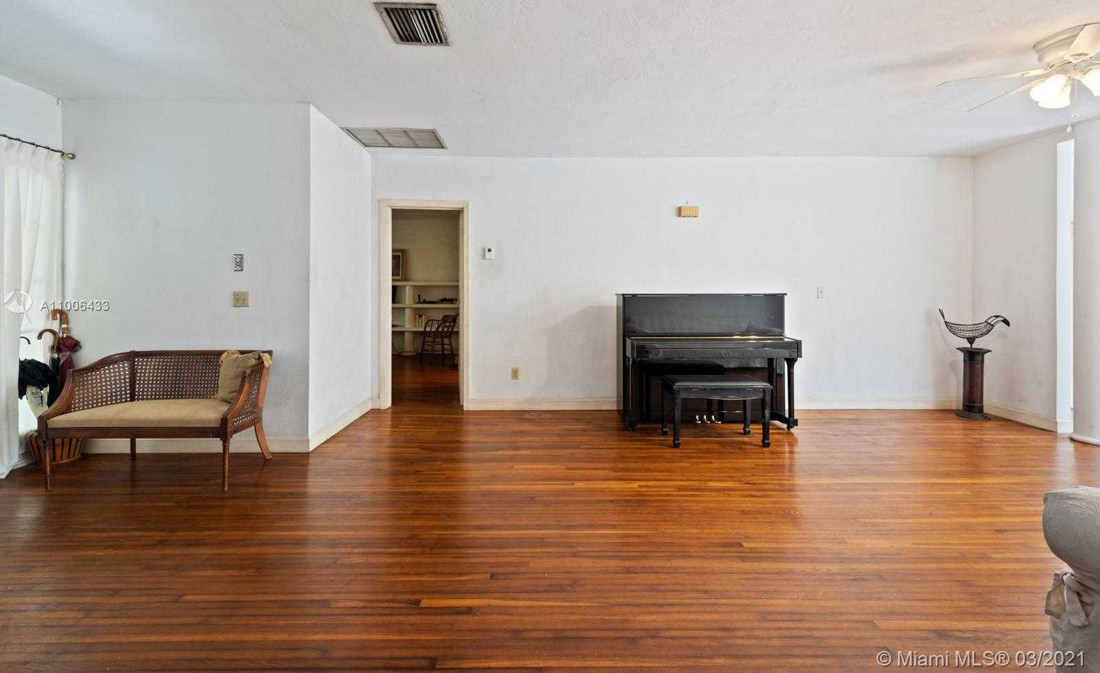 Small Image of 230 BUTTONWOOD DR, Key Biscayne Number 9