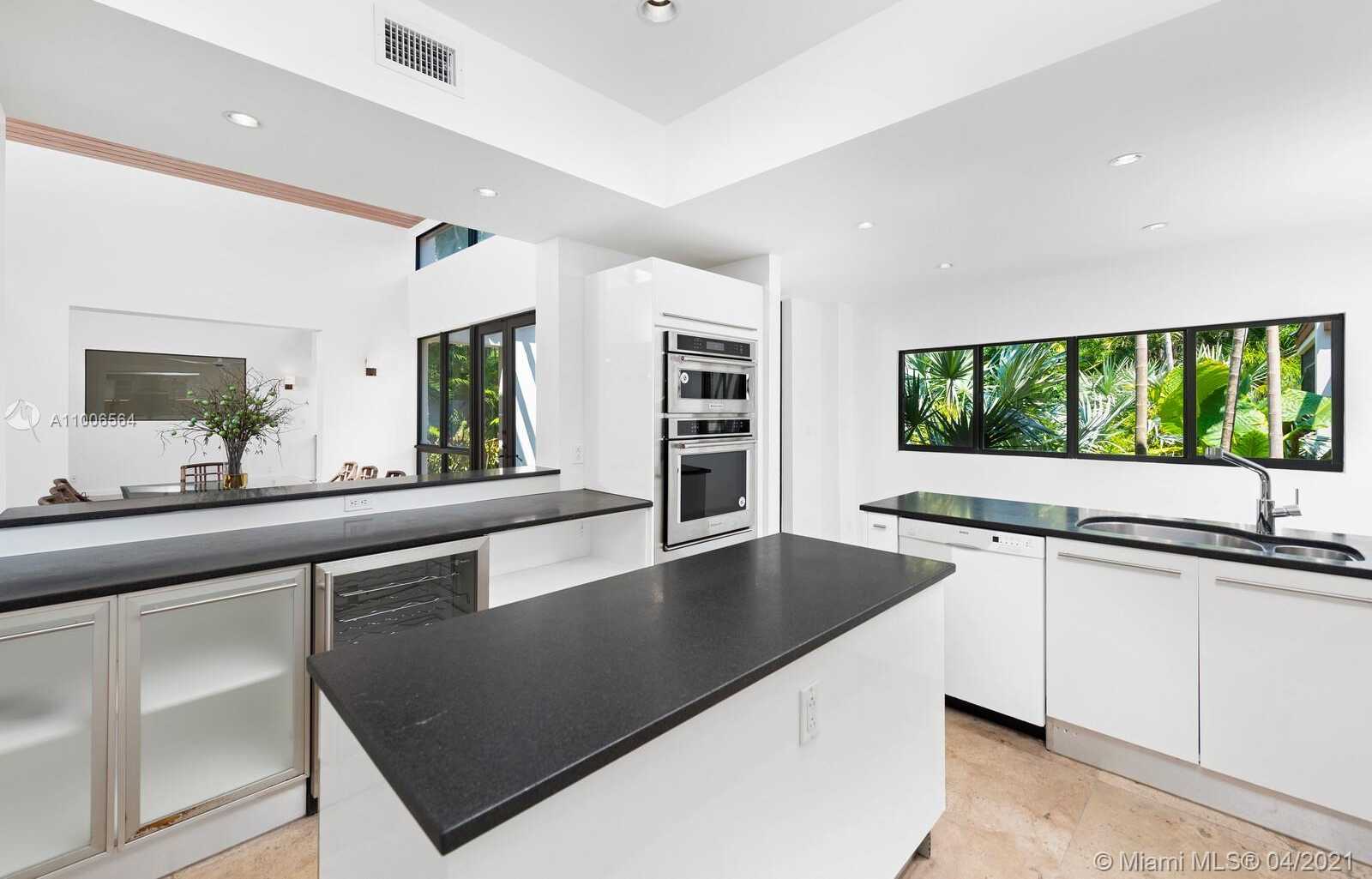 Small Image of 3651 SAINT GAUDENS RD, Miami Number 13