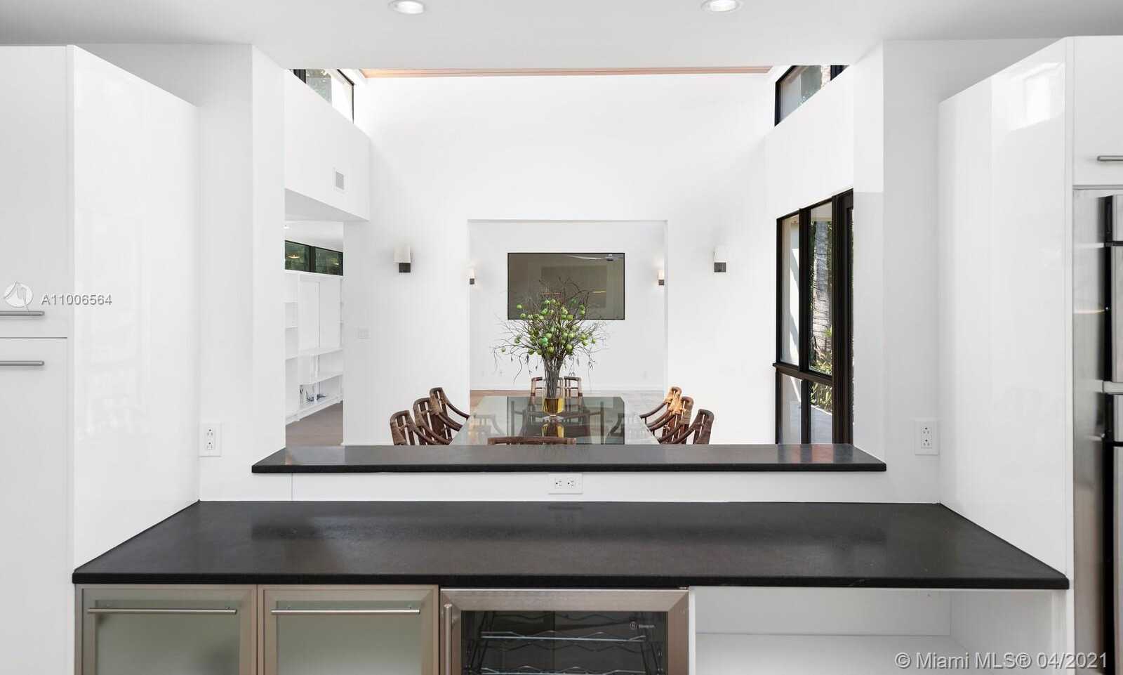 Small Image of 3651 SAINT GAUDENS RD, Miami Number 14