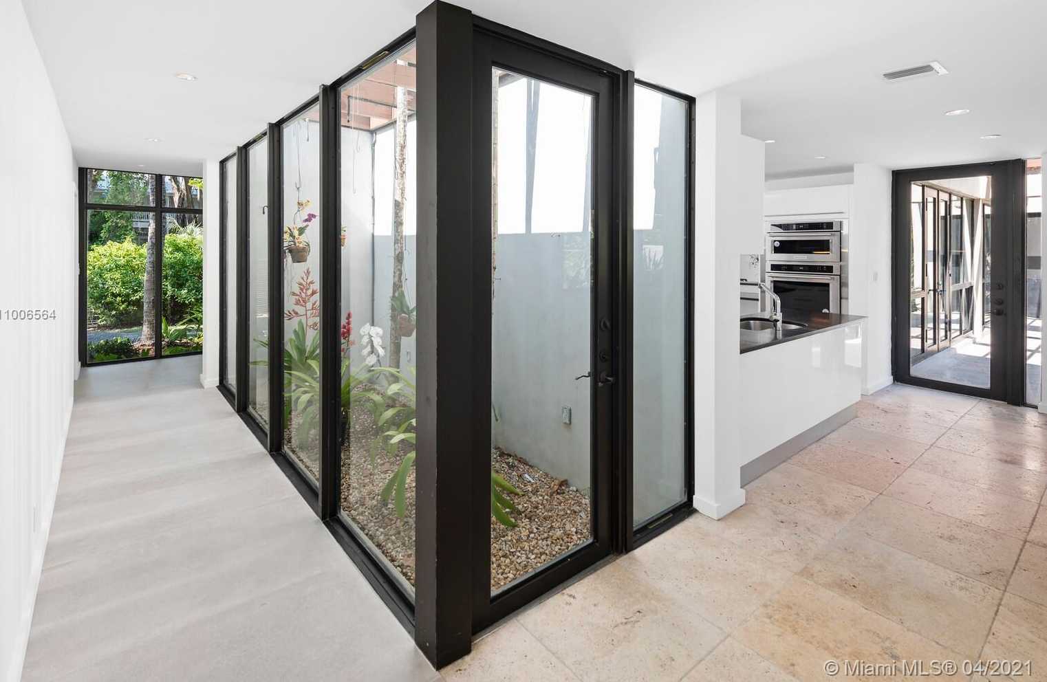 Small Image of 3651 SAINT GAUDENS RD, Miami Number 15