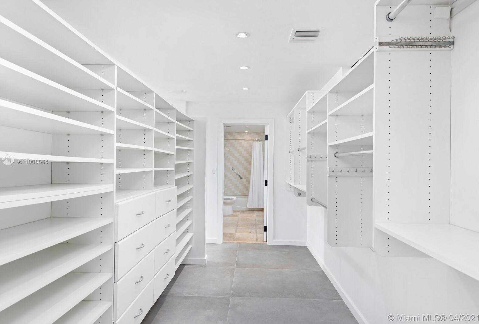 Small Image of 3651 SAINT GAUDENS RD, Miami Number 20