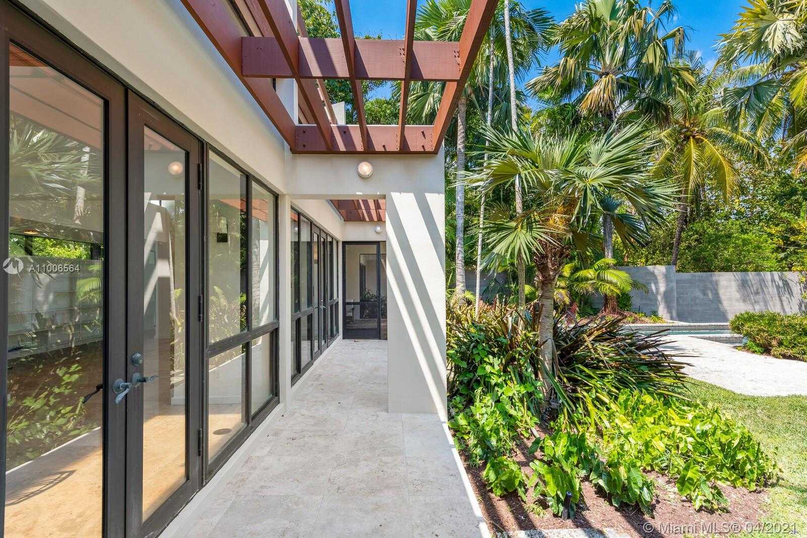 Small Image of 3651 SAINT GAUDENS RD, Miami Number 5