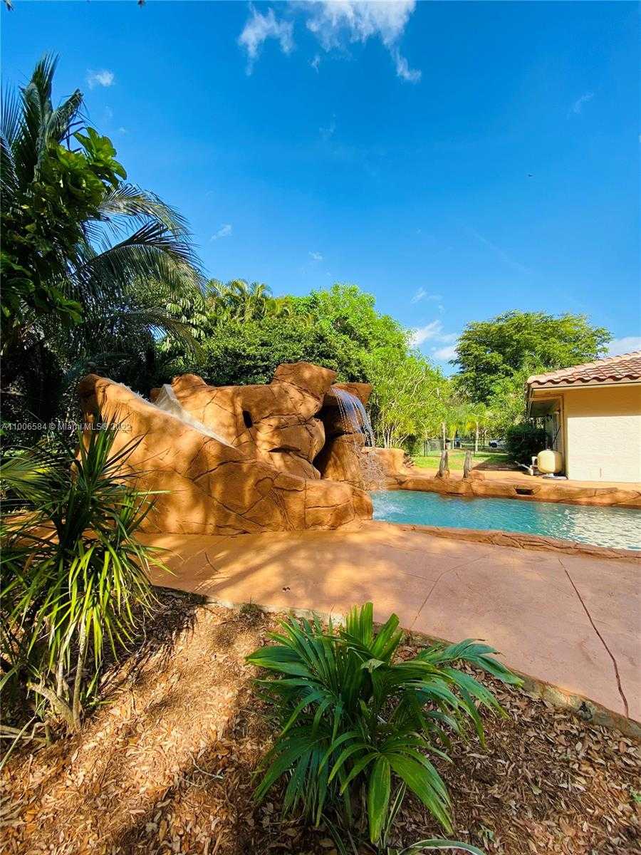 Small Image of 4181 SOUTH WEST 103RD AVE, Davie Number 7