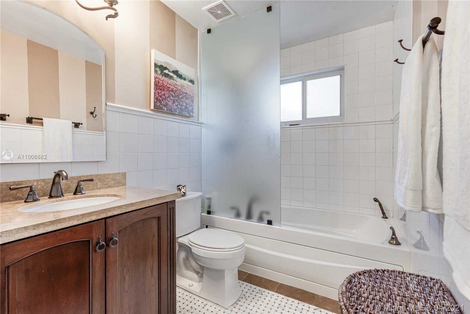 Small Image of 1124 NORTH EAST 89TH ST, Miami Number 12