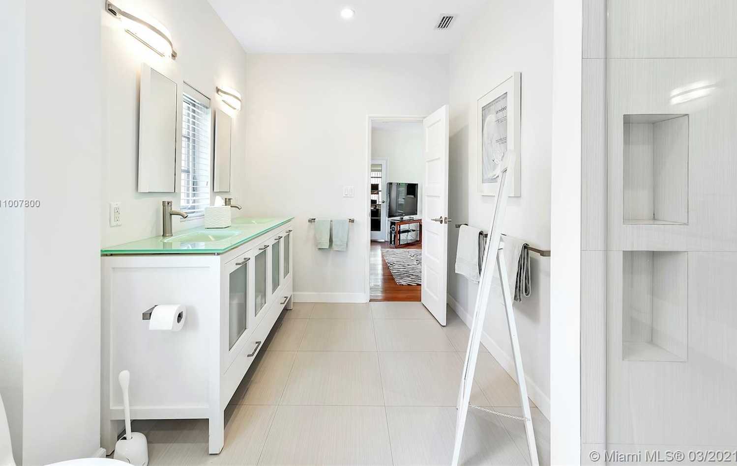 Small Image of 600 NORTH EAST 55TH TER, Miami Number 24
