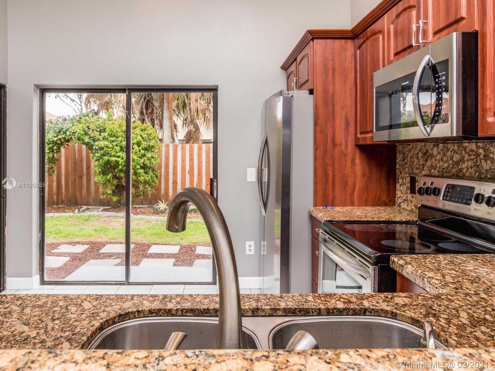 Small Image of 15011 DURHAM LN, Davie Number 11