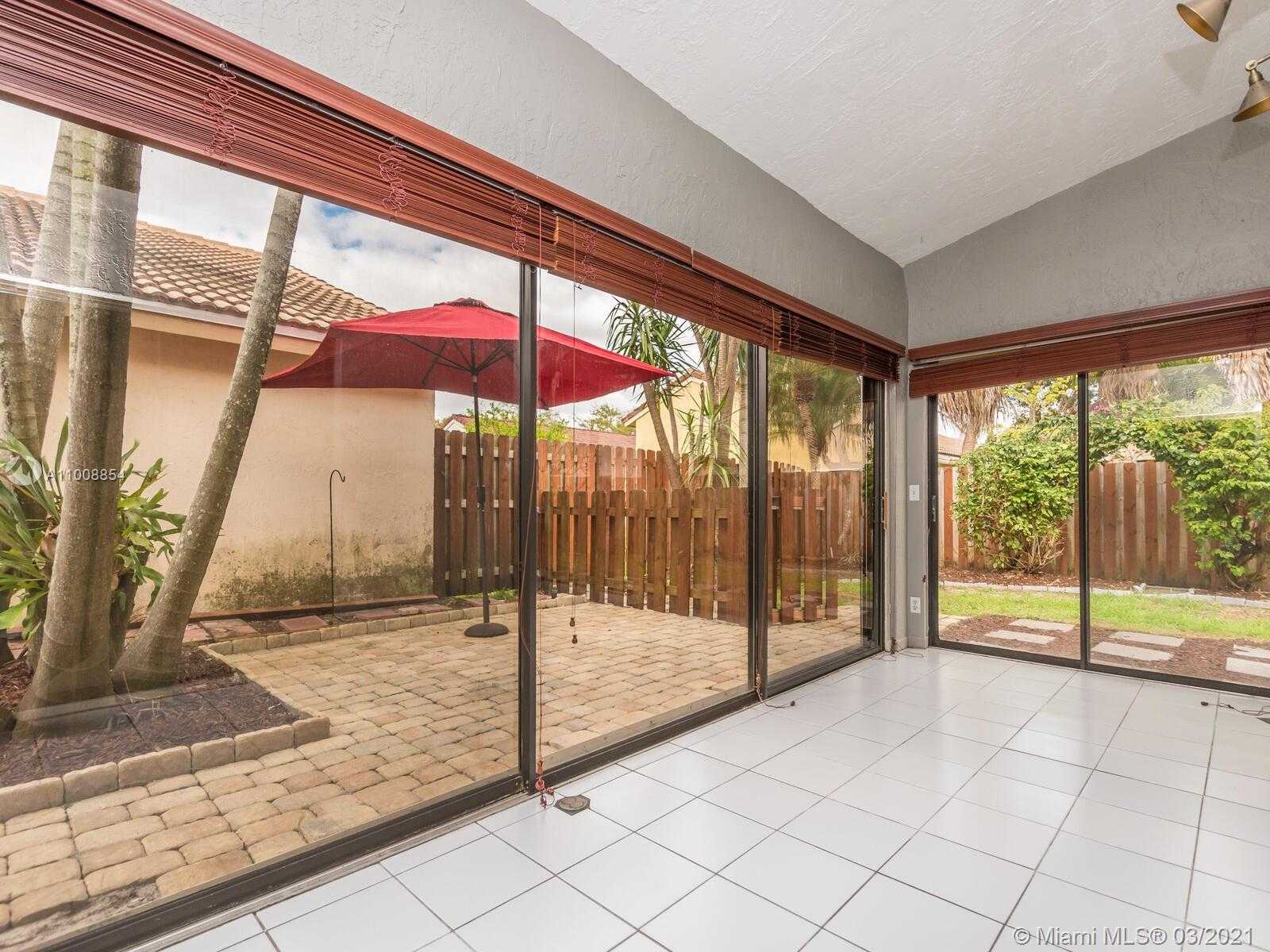 Small Image of 15011 DURHAM LN, Davie Number 13