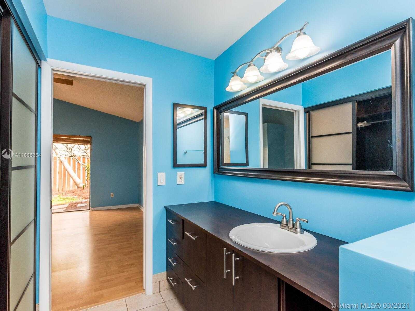 Small Image of 15011 DURHAM LN, Davie Number 19