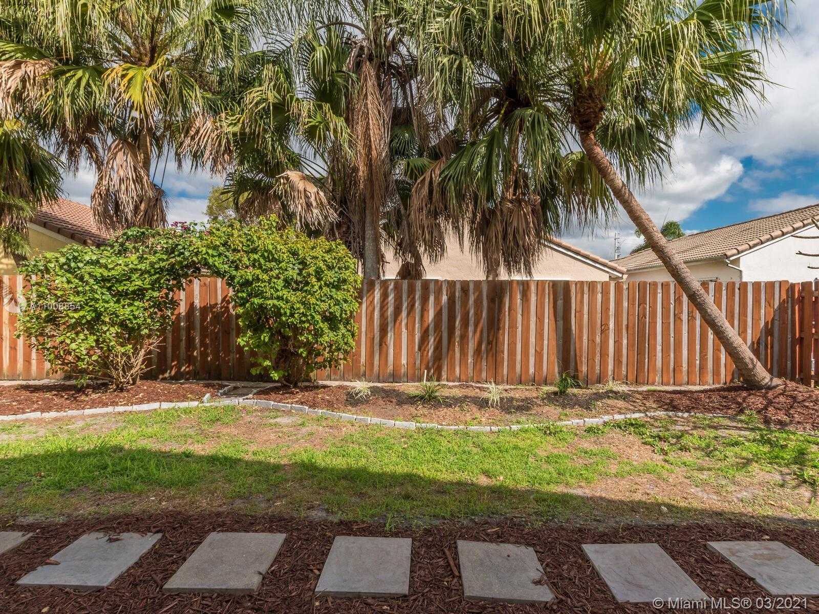 Small Image of 15011 DURHAM LN, Davie Number 27