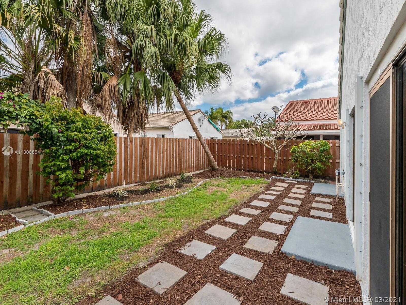 Small Image of 15011 DURHAM LN, Davie Number 31
