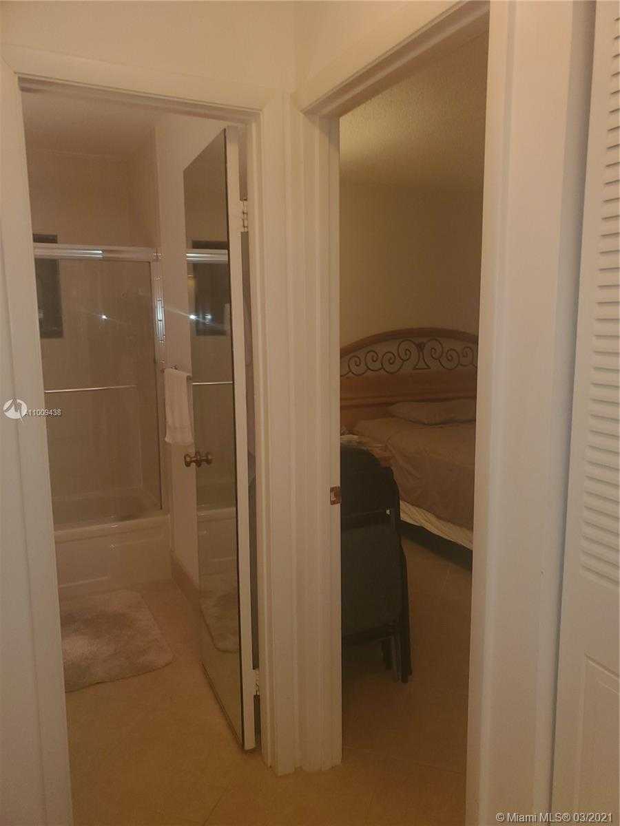 Small Image of 2030 SOUTH WEST 16TH PL, Deerfield Beach Number 18