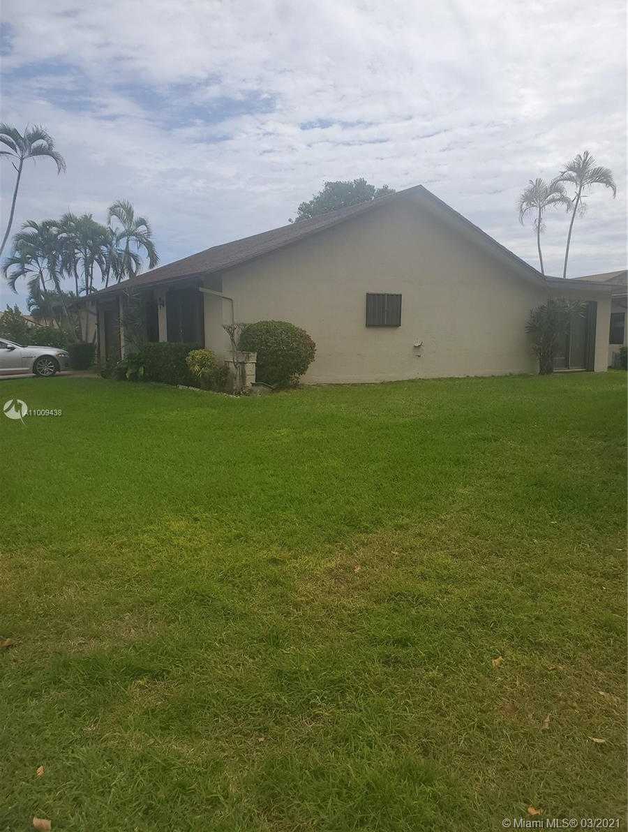 Small Image of 2030 SOUTH WEST 16TH PL, Deerfield Beach Number 2