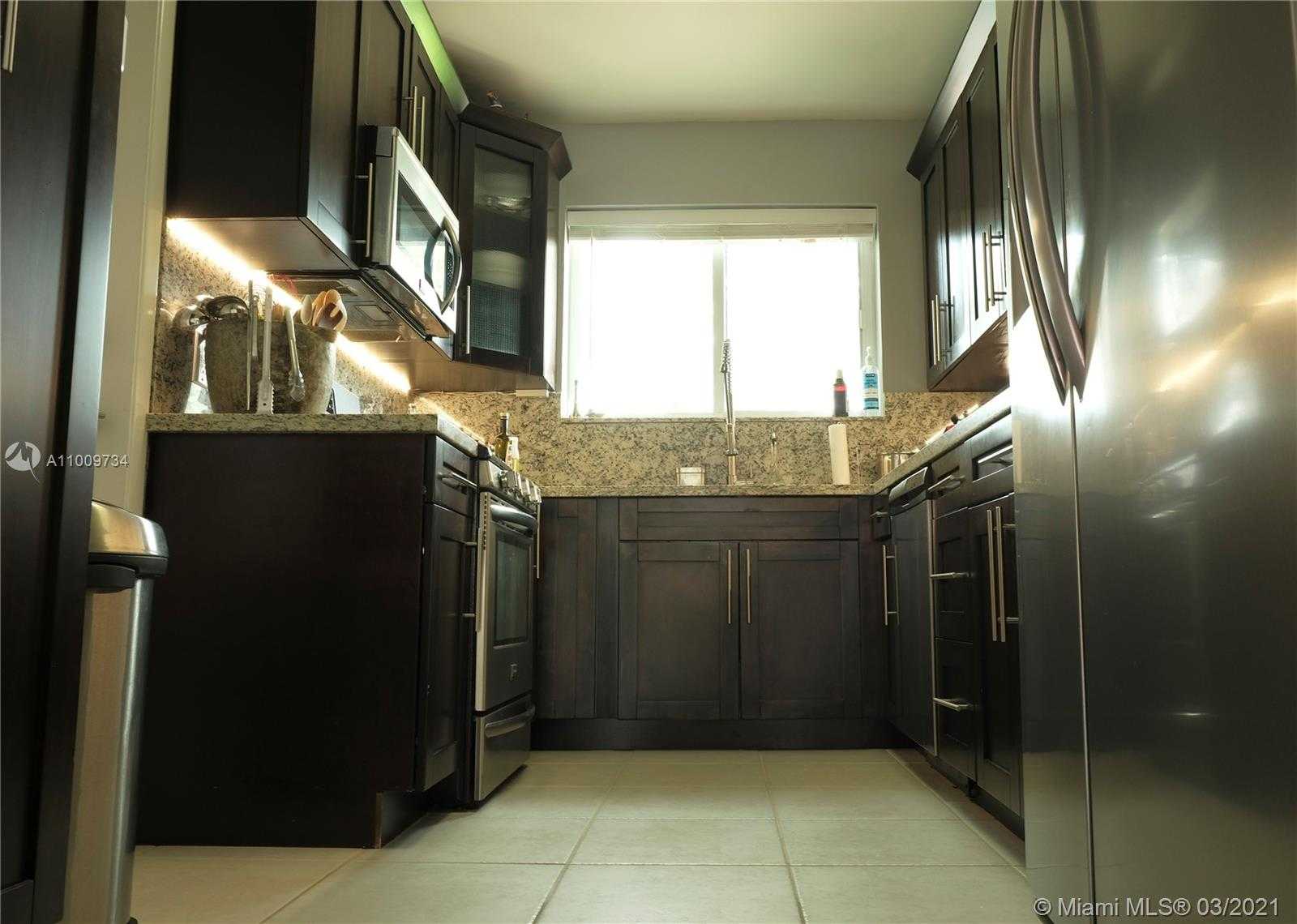 Small Image of 7528 HISPANOLA AVE, North Bay Village Number 10