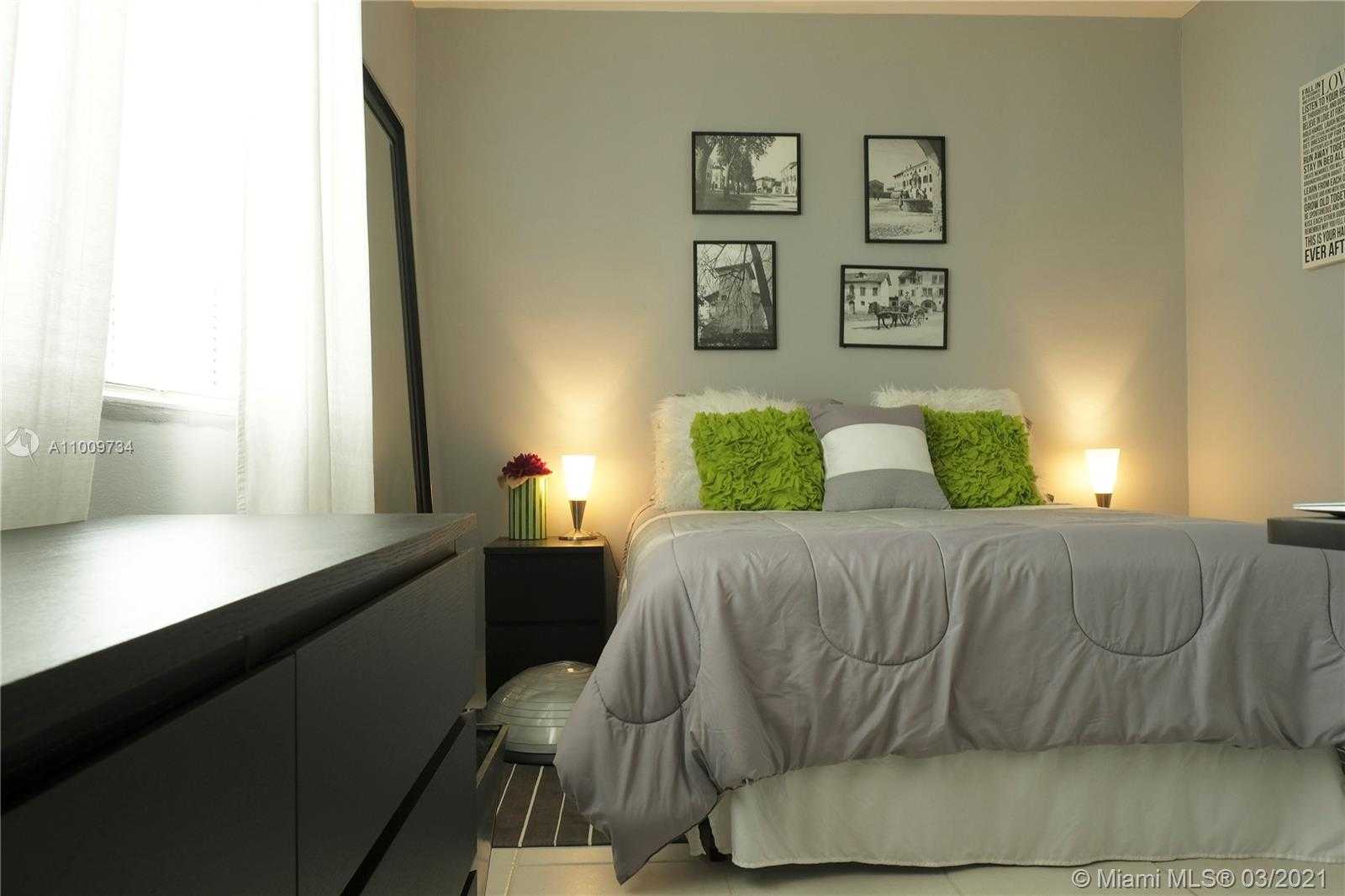 Small Image of 7528 HISPANOLA AVE, North Bay Village Number 13